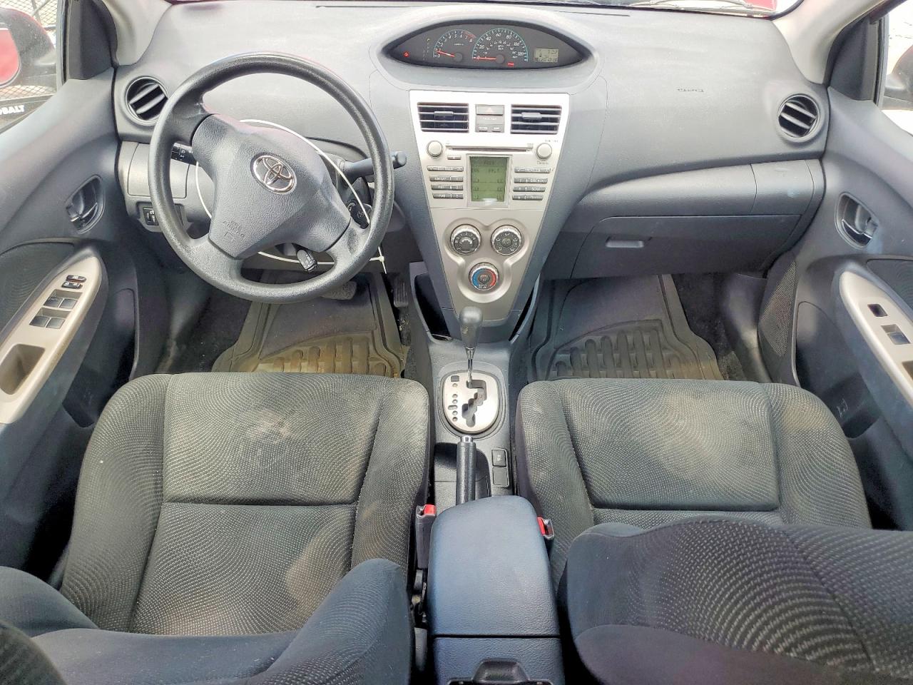2010 Toyota Yaris Red vin: JTDBT4K36A1378642