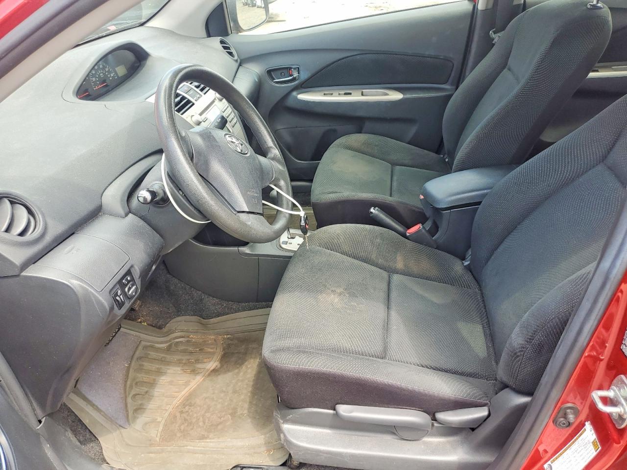 2010 Toyota Yaris Red vin: JTDBT4K36A1378642