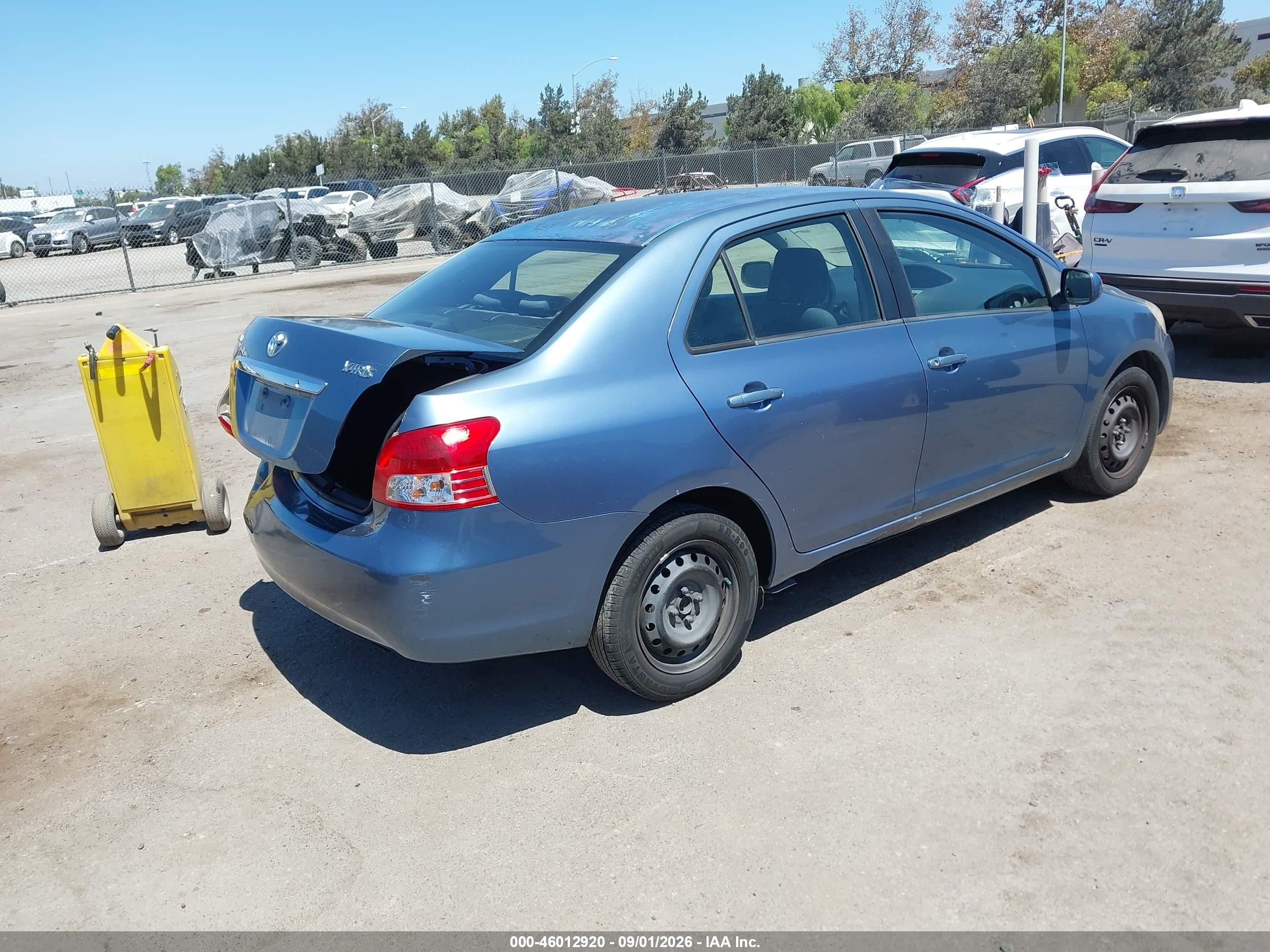 2010 Toyota Yaris   Синий vin: JTDBT4K36A1389186