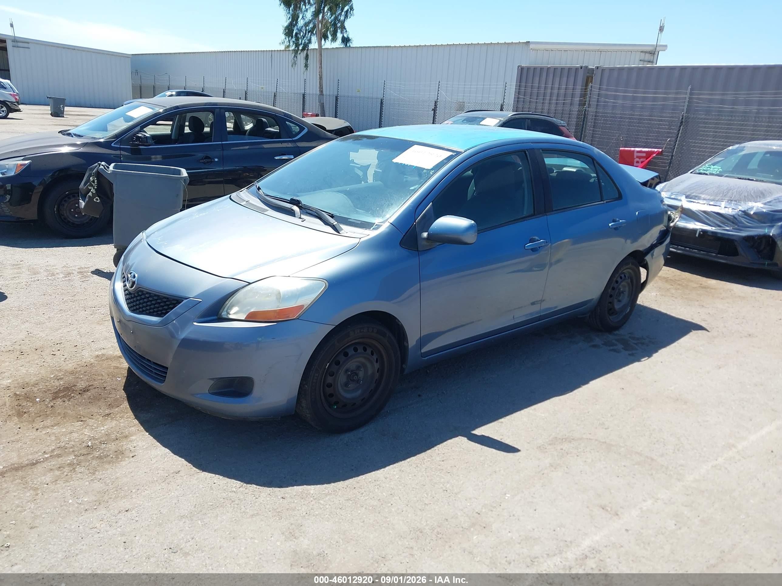 2010 Toyota Yaris   Синий vin: JTDBT4K36A1389186