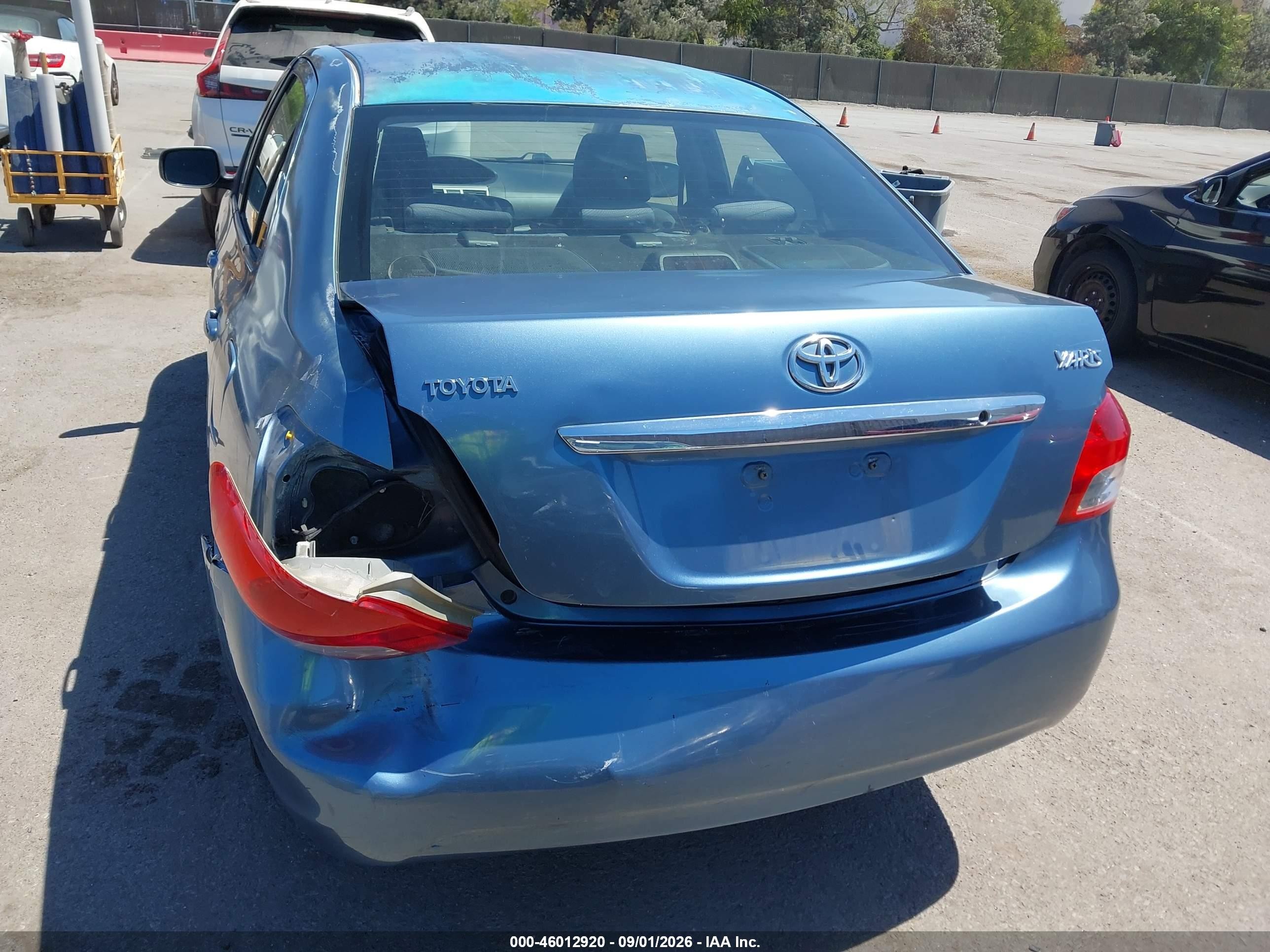 2010 Toyota Yaris   Синий vin: JTDBT4K36A1389186