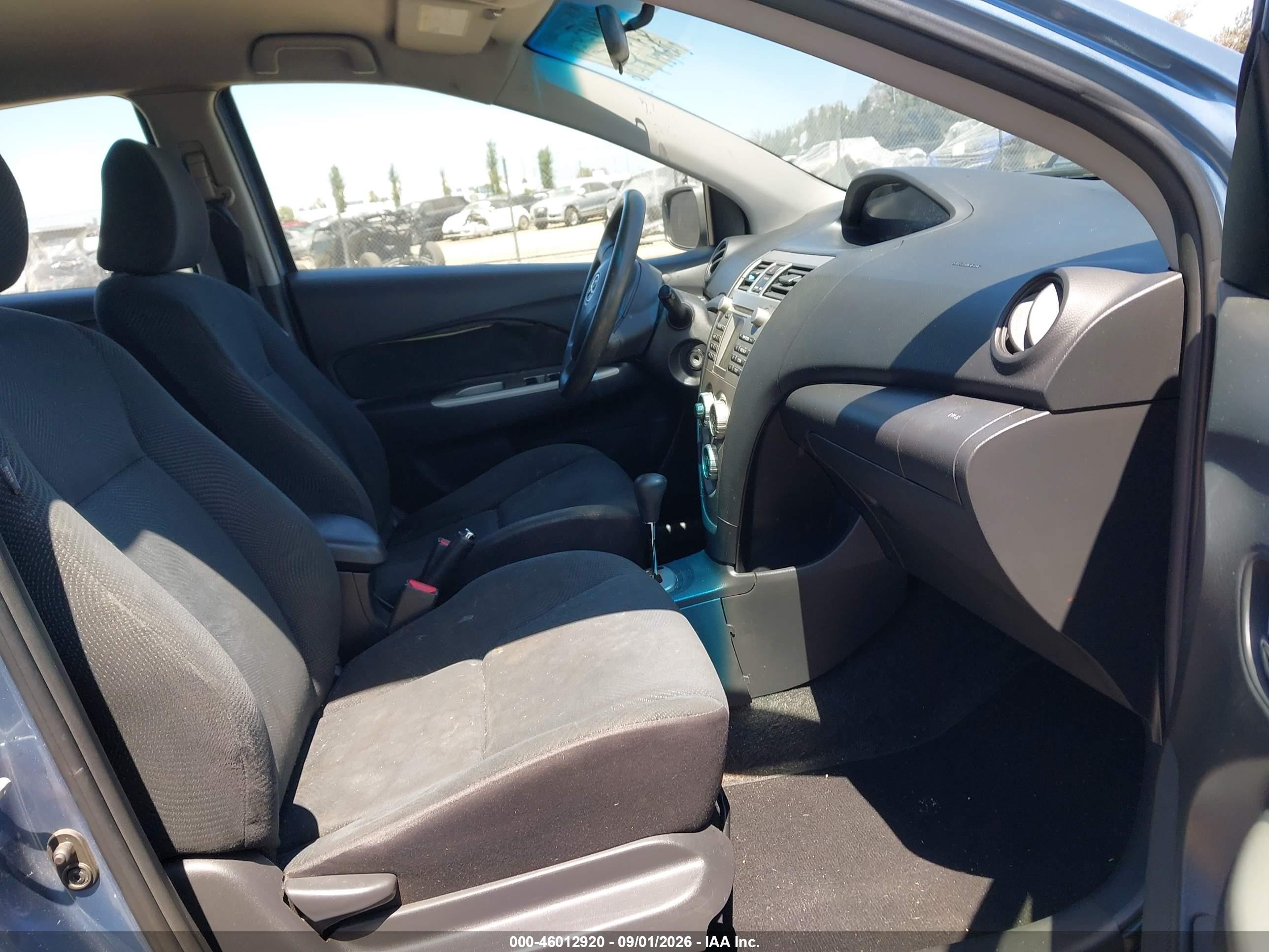2010 Toyota Yaris   Синий vin: JTDBT4K36A1389186