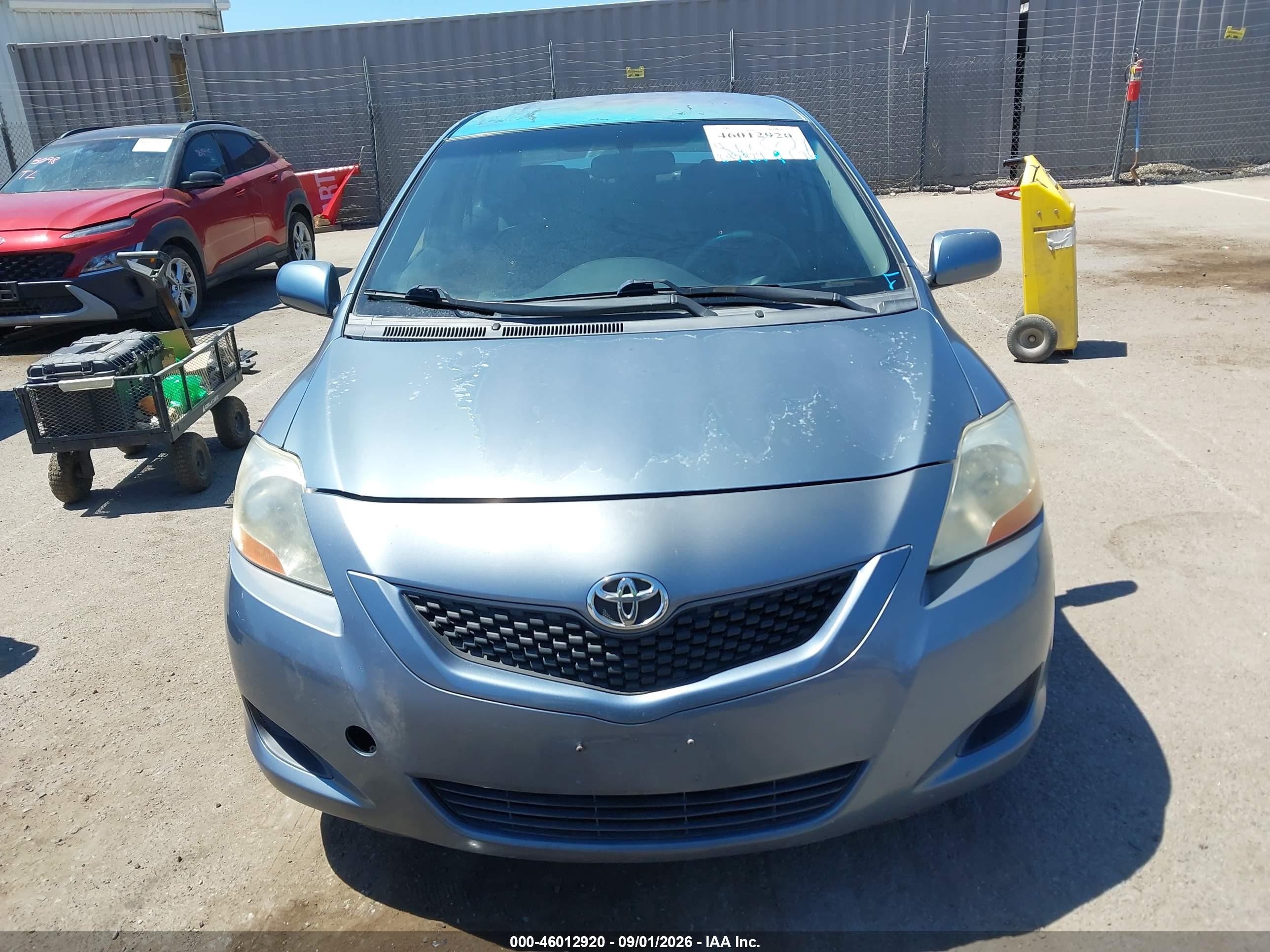 2010 Toyota Yaris   Синий vin: JTDBT4K36A1389186