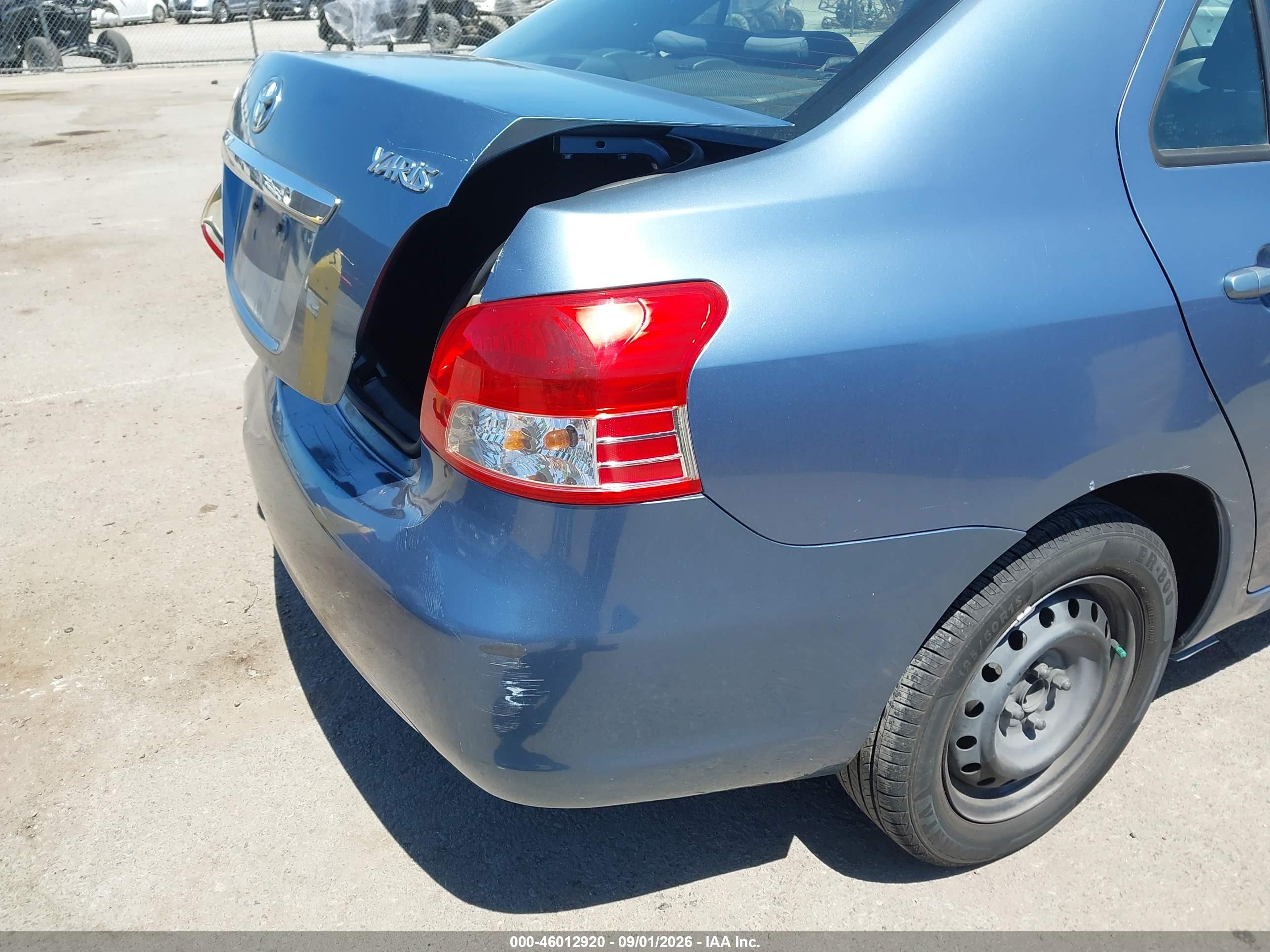 2010 Toyota Yaris   Синий vin: JTDBT4K36A1389186
