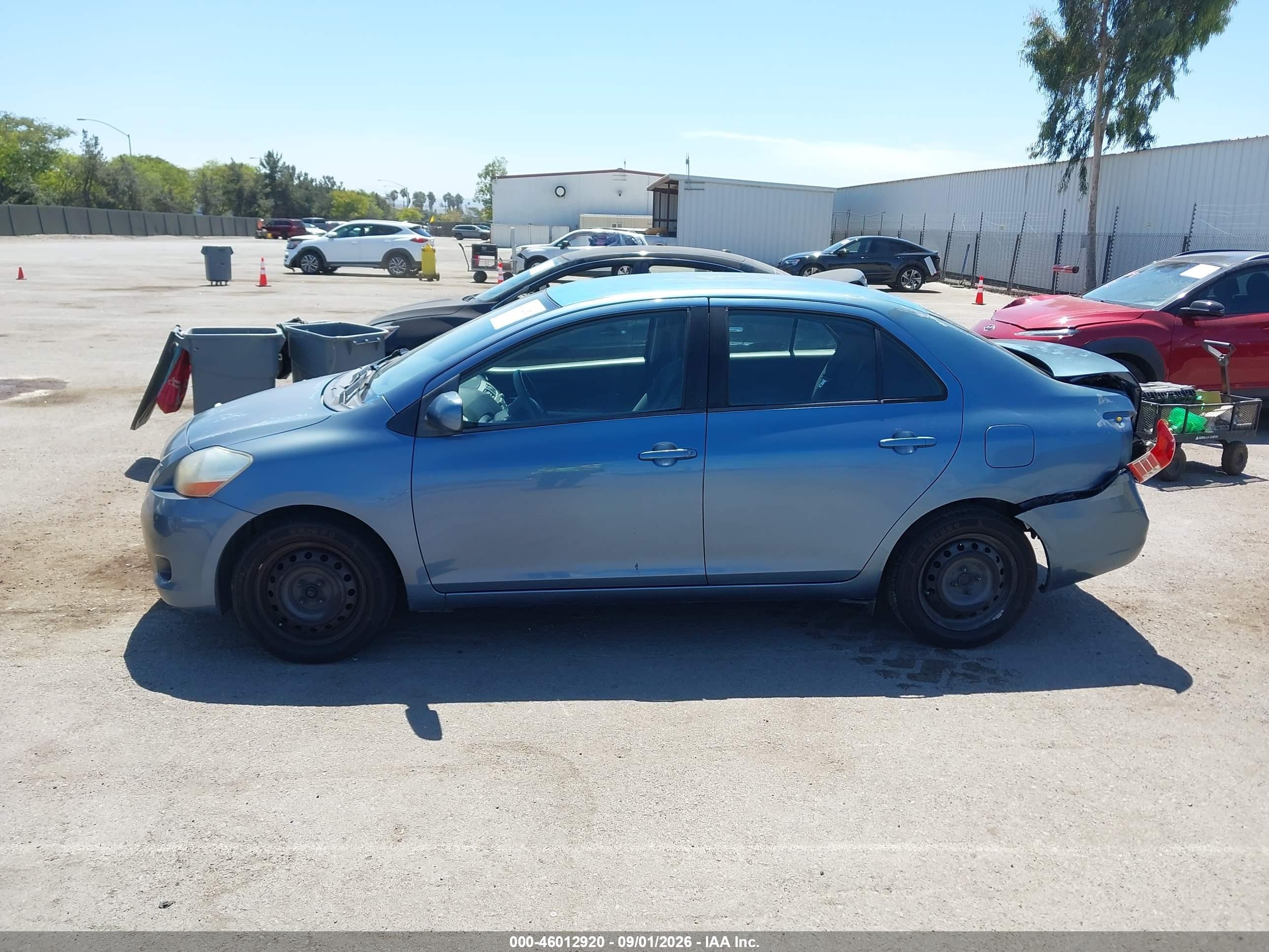 2010 Toyota Yaris   Синий vin: JTDBT4K36A1389186