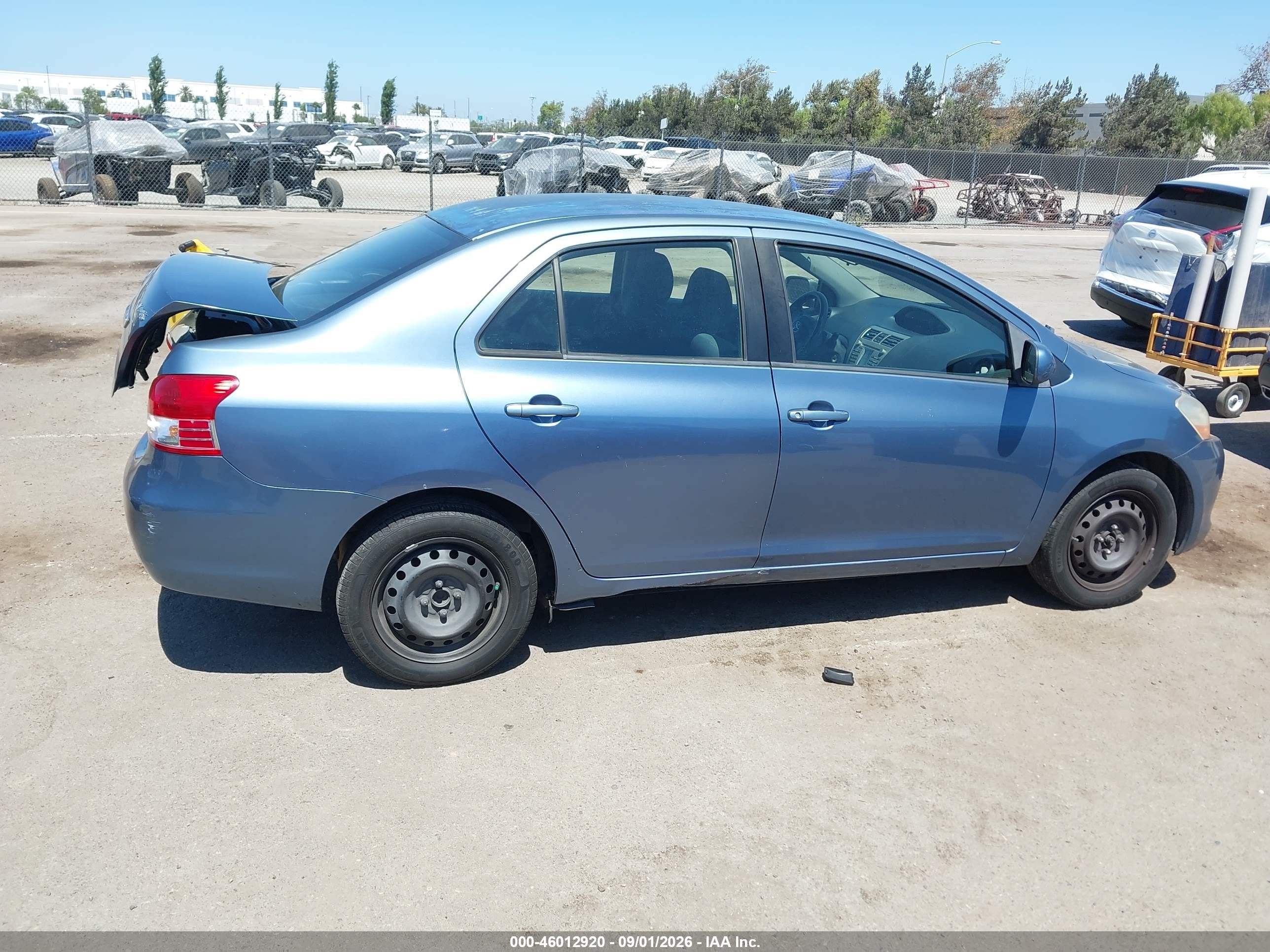 2010 Toyota Yaris   Синий vin: JTDBT4K36A1389186