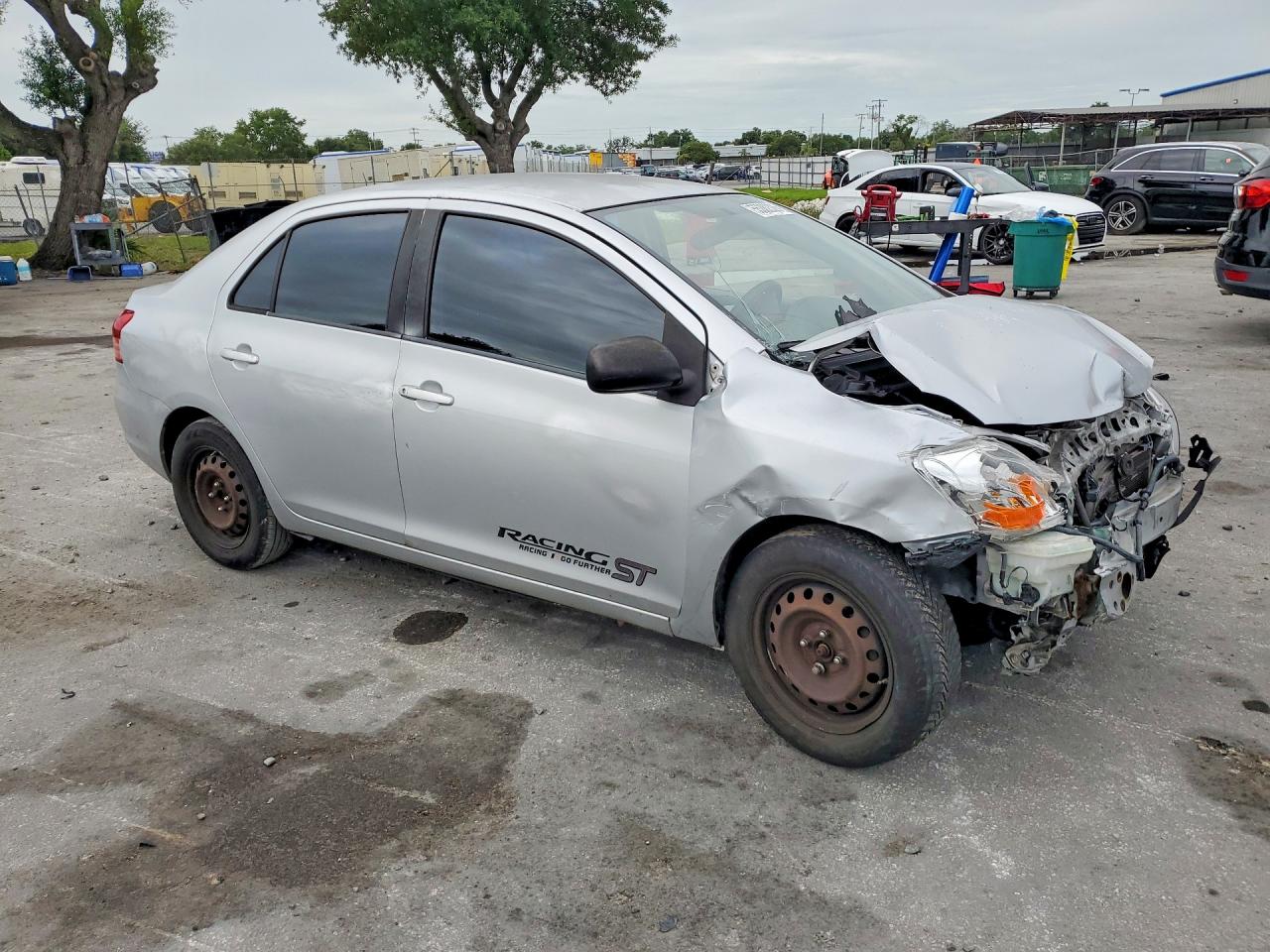 2010 Toyota Yaris Base Silver vin: JTDBT4K36A4074855