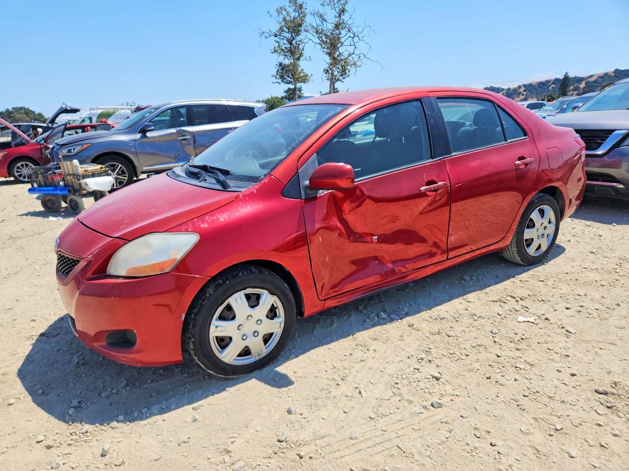 2011 Toyota Yaris Base Red vin: JTDBT4K36B1400558