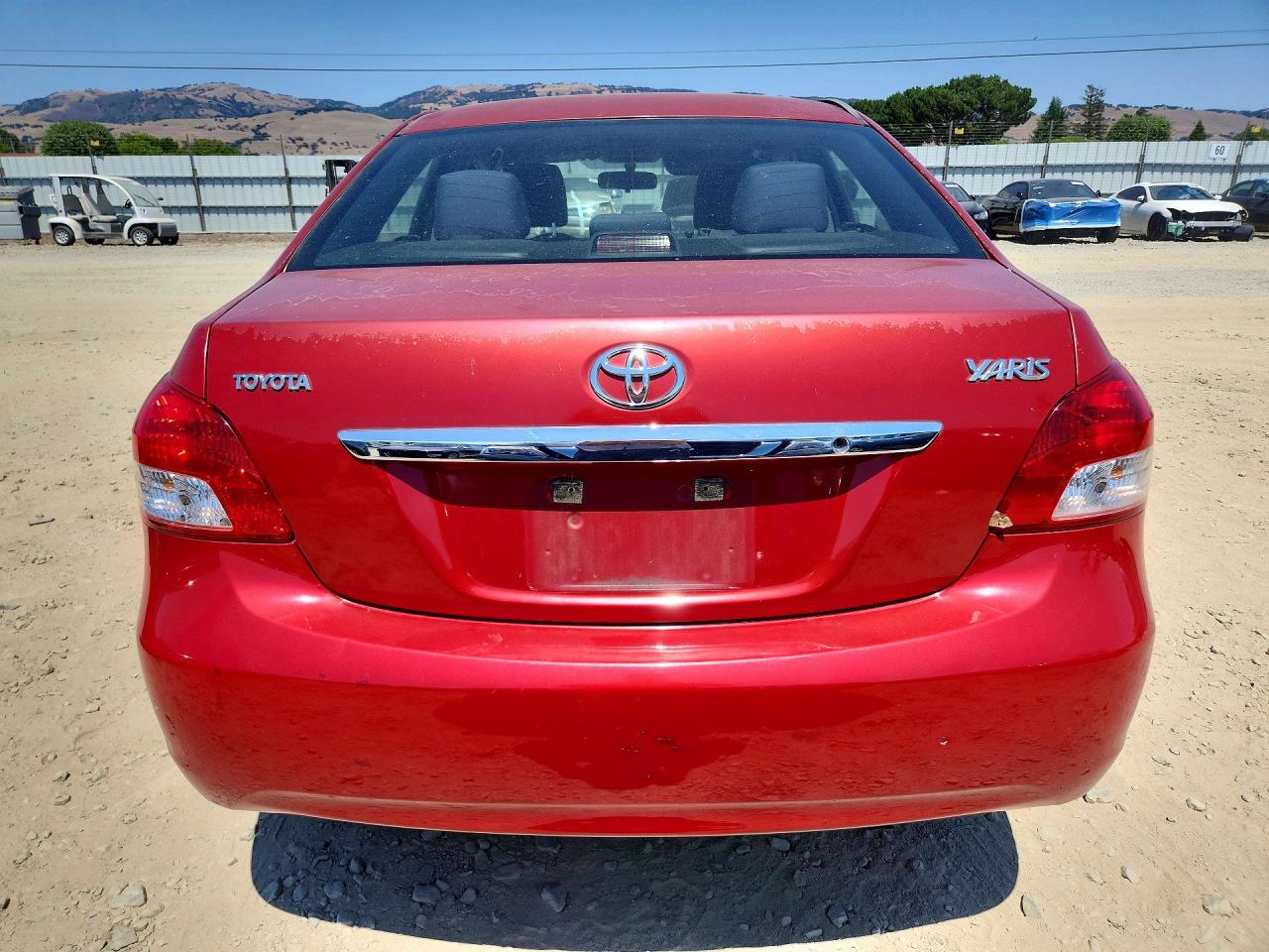 2011 Toyota Yaris Base Red vin: JTDBT4K36B1400558