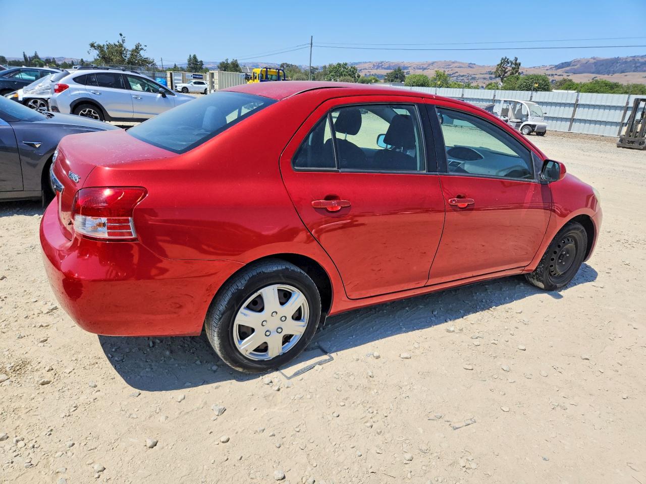 2011 Toyota Yaris Base Red vin: JTDBT4K36B1400558