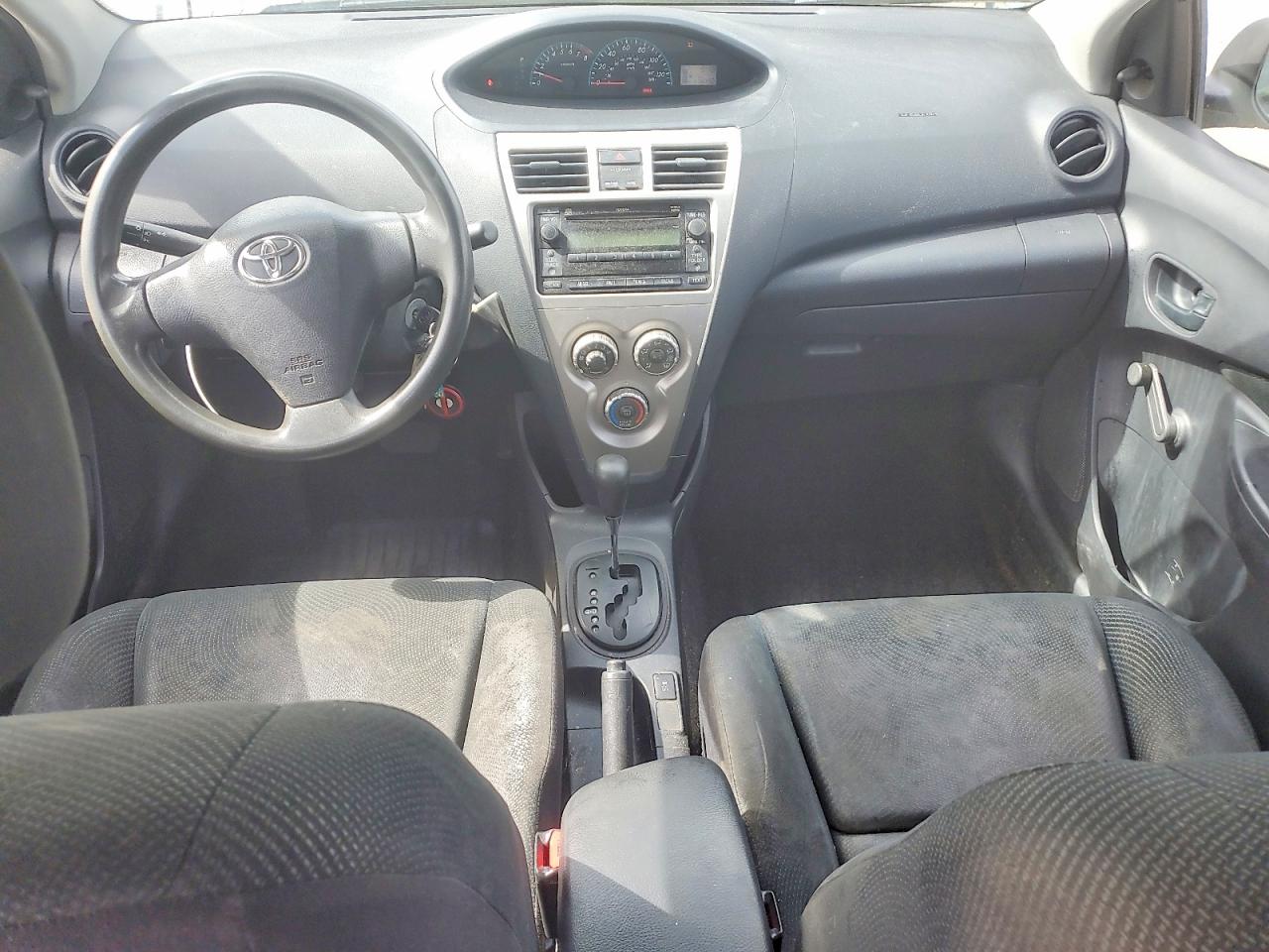 2011 Toyota Yaris Base Silver vin: JTDBT4K36B1407591