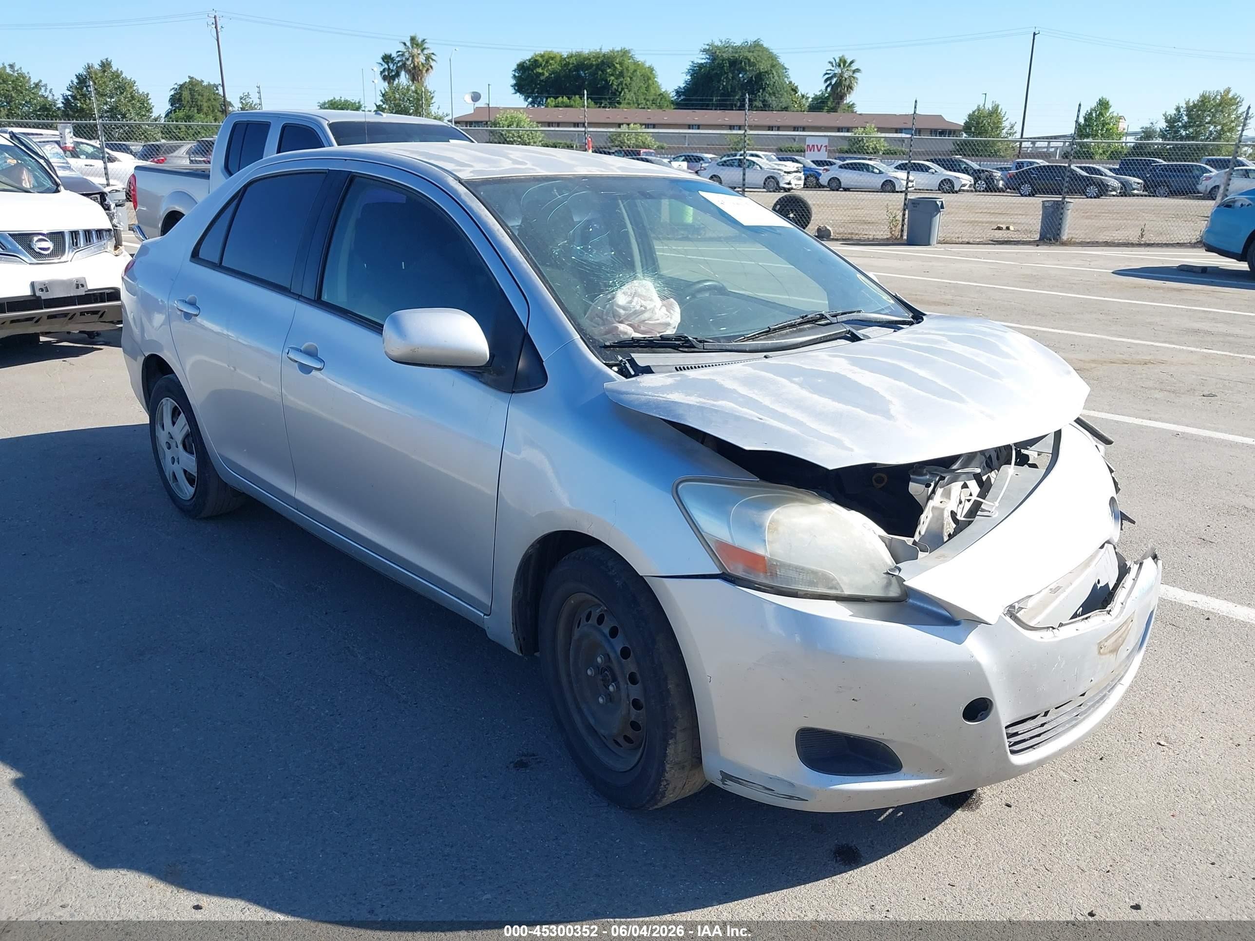 2012 Toyota Yaris   Silver vin: JTDBT4K36C1417104