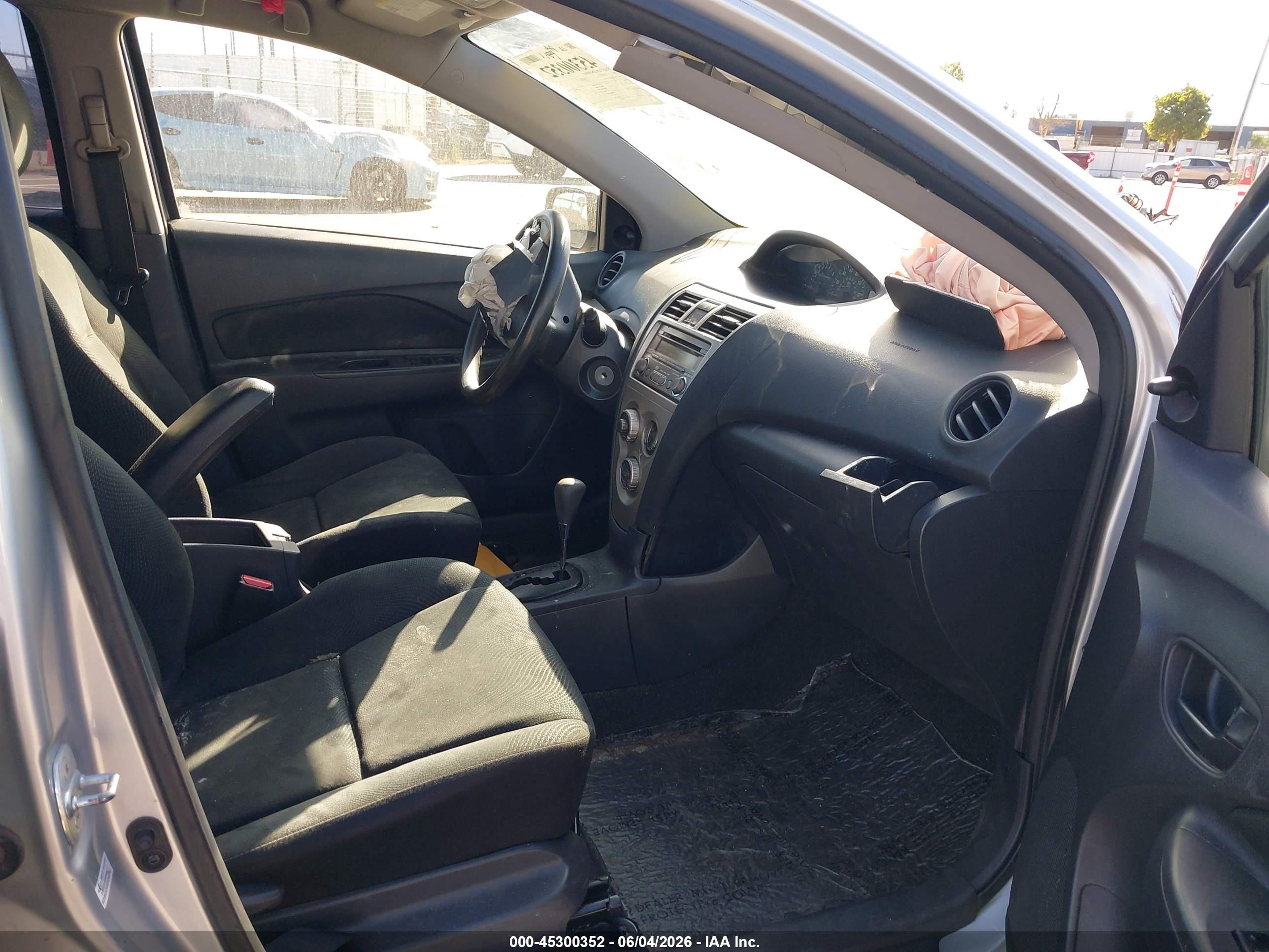 2012 Toyota Yaris   Silver vin: JTDBT4K36C1417104