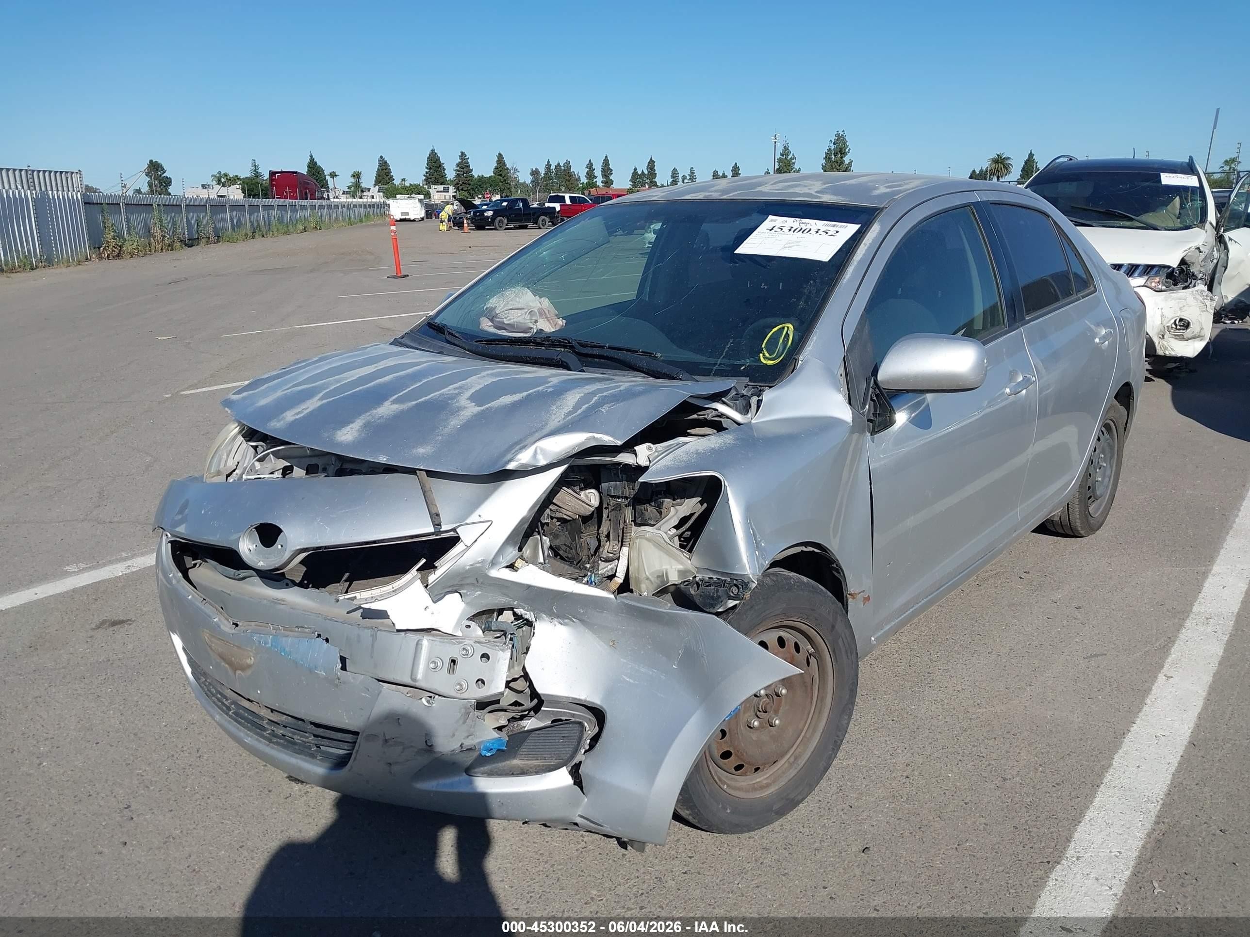 2012 Toyota Yaris   Silver vin: JTDBT4K36C1417104