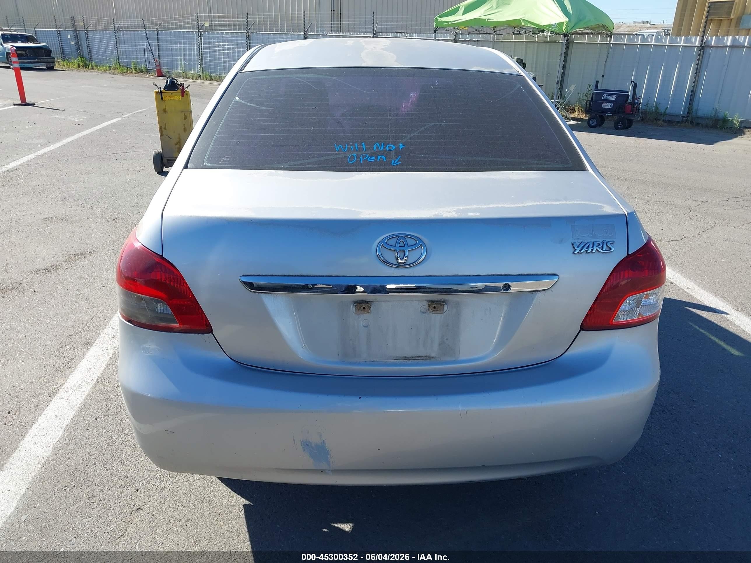 2012 Toyota Yaris   Silver vin: JTDBT4K36C1417104