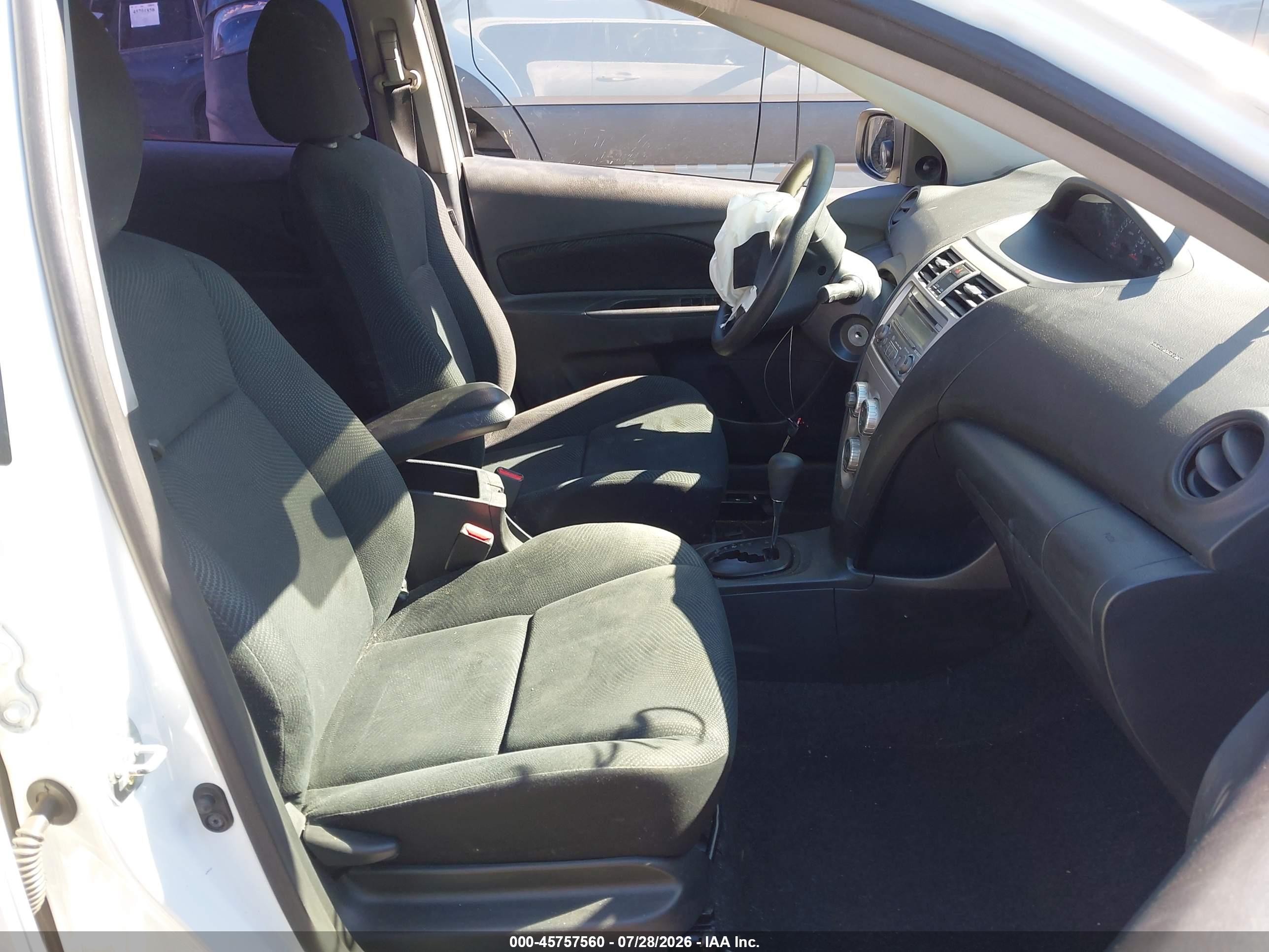 2012 Toyota Yaris   Белый vin: JTDBT4K36CL020254