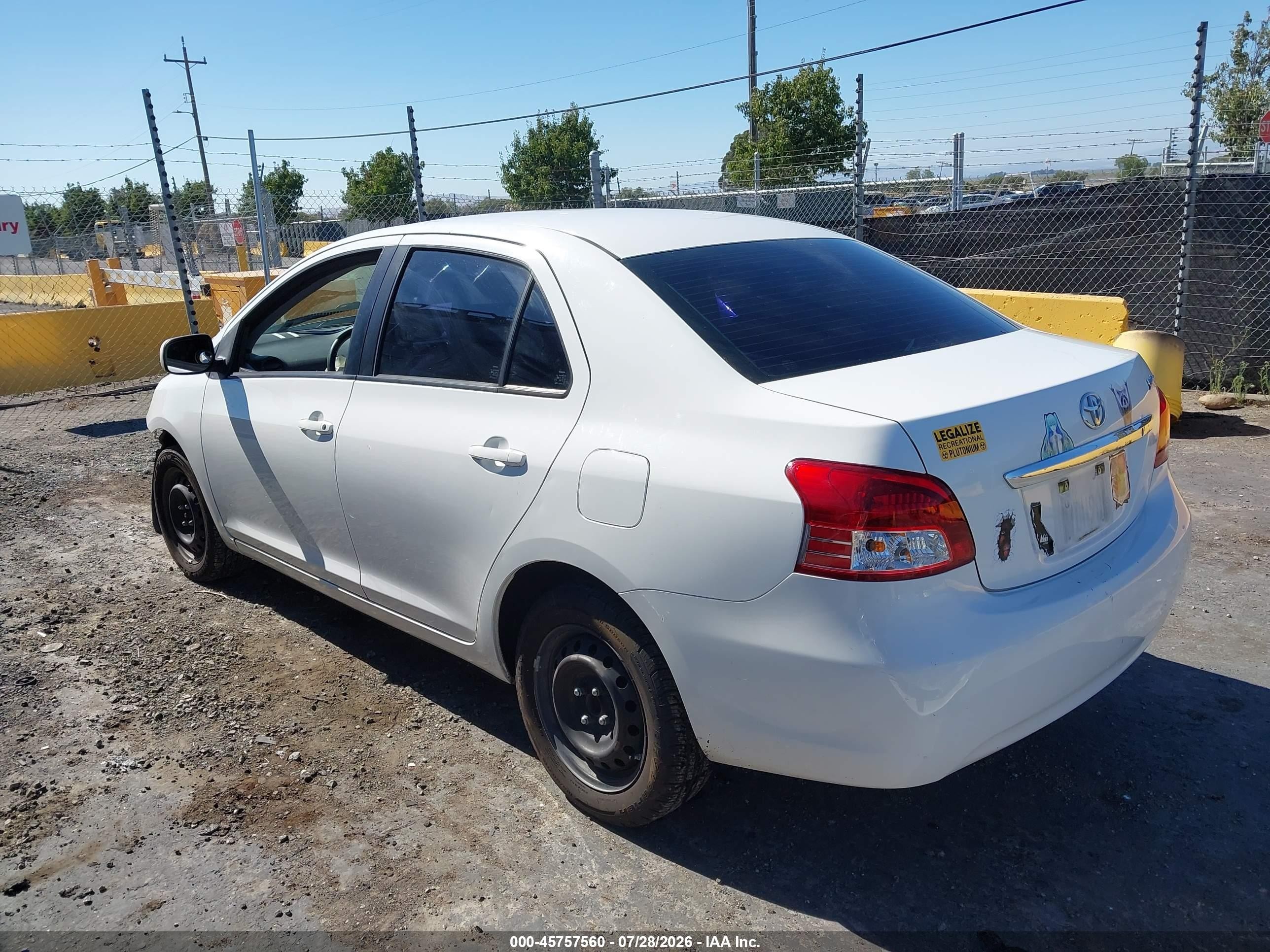 2012 Toyota Yaris   Белый vin: JTDBT4K36CL020254