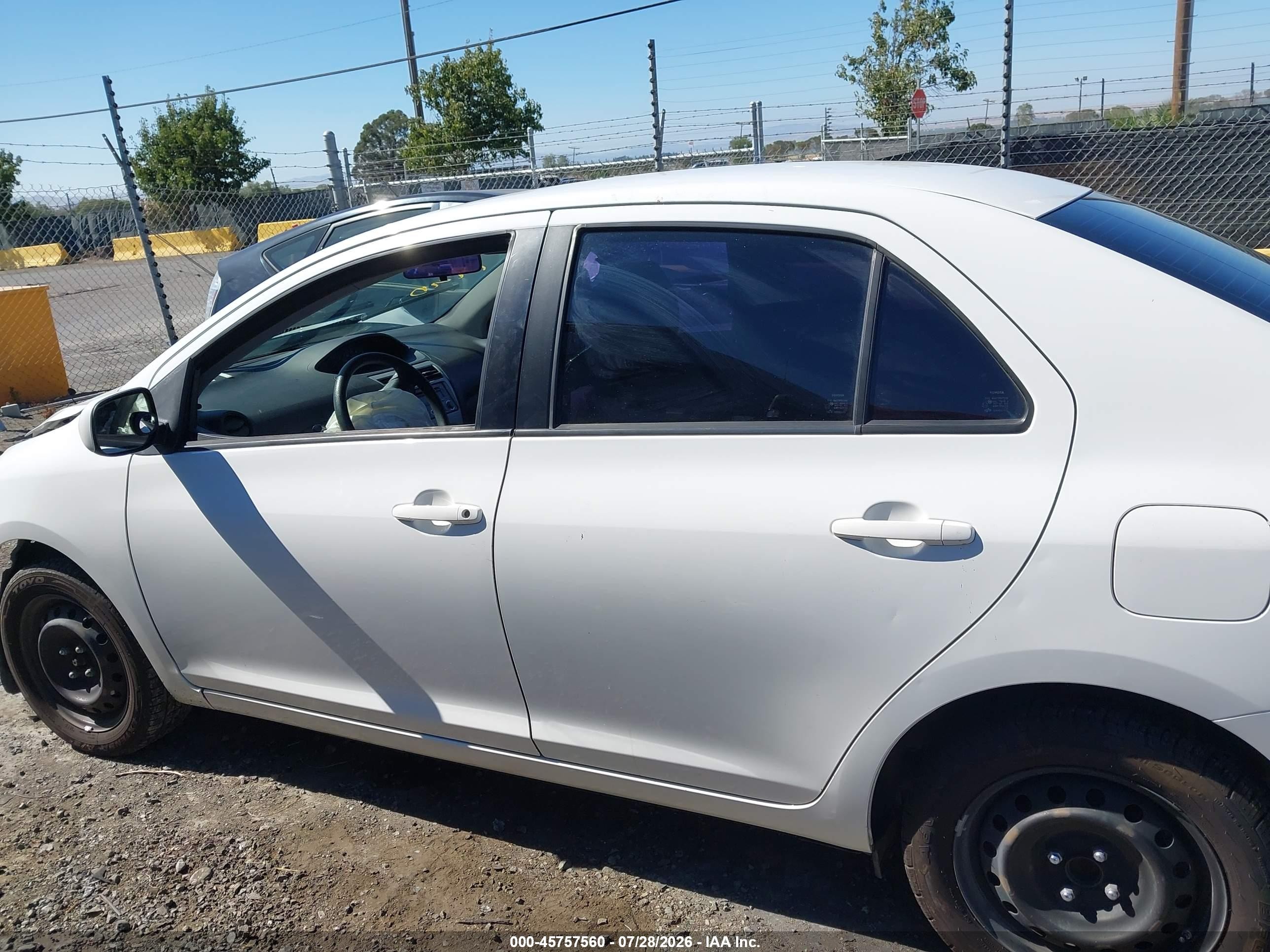 2012 Toyota Yaris   Белый vin: JTDBT4K36CL020254