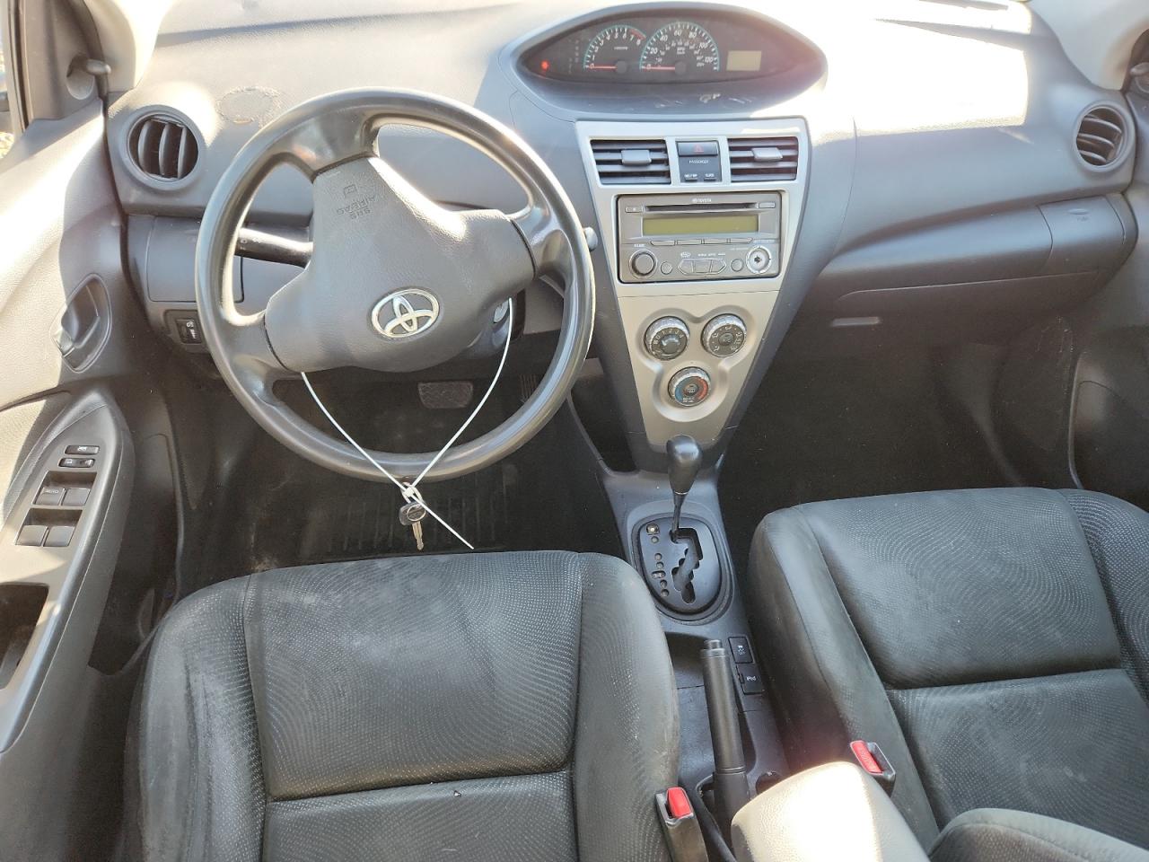 2012 Toyota Yaris Fleet Red vin: JTDBT4K36CL037619