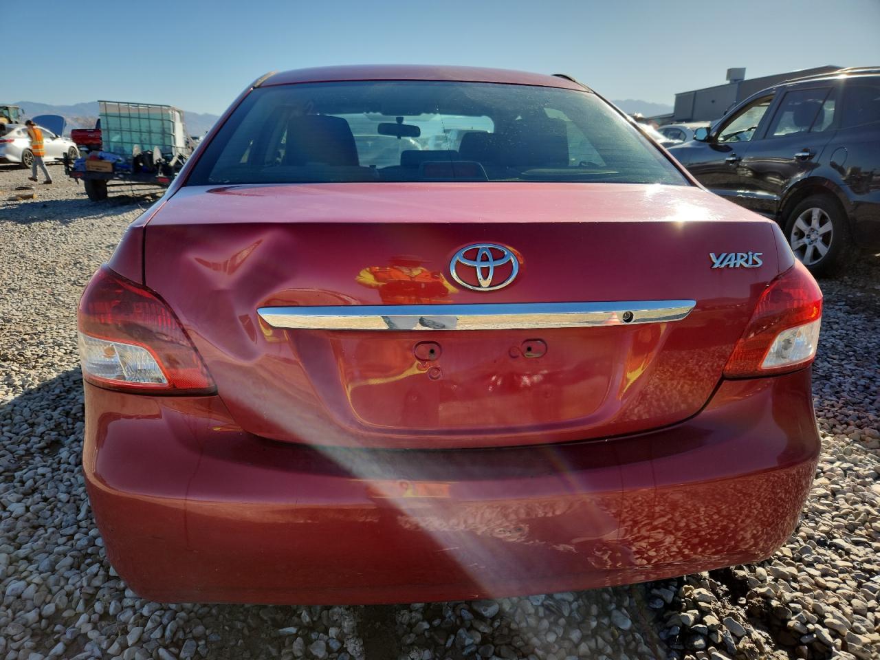 2012 Toyota Yaris Fleet Red vin: JTDBT4K36CL037619