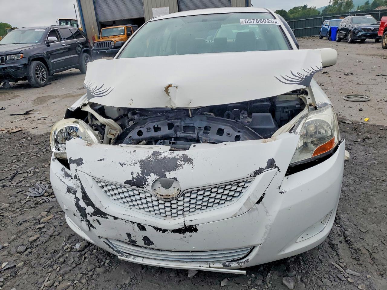 2010 Toyota Yaris Base White vin: JTDBT4K37A1353975