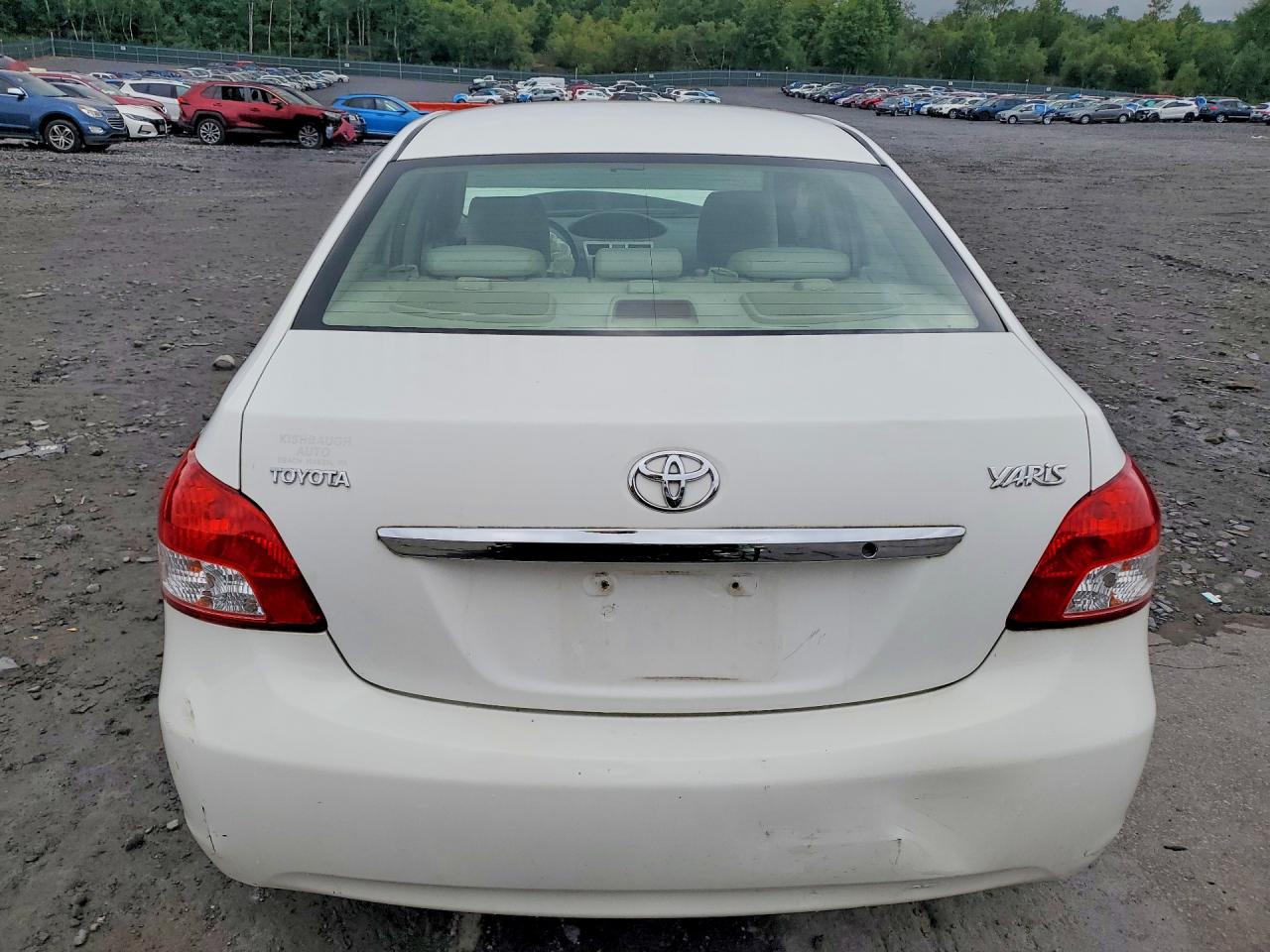 2010 Toyota Yaris Base White vin: JTDBT4K37A1353975