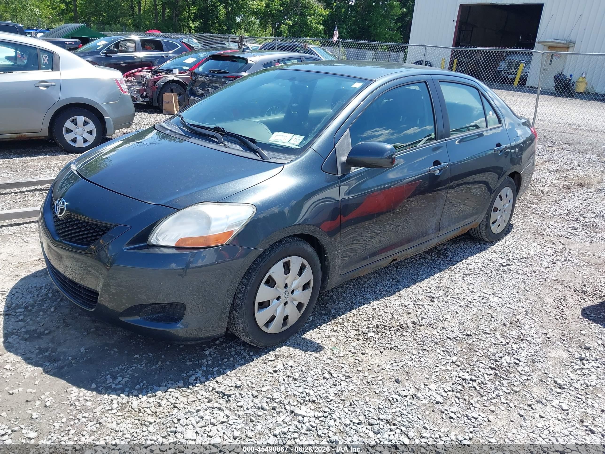2010 Toyota Yaris   Серый vin: JTDBT4K37A1359419