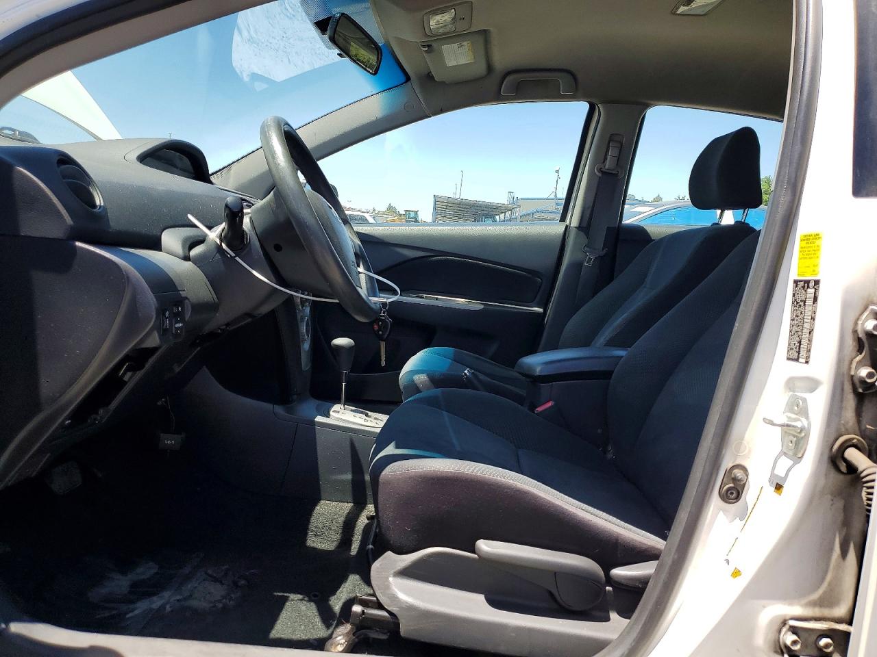 2010 Toyota Yaris Base Белый vin: JTDBT4K37A1364829