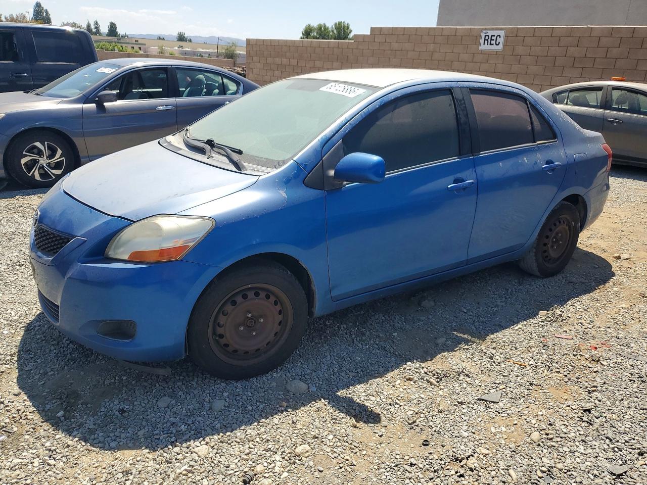 2010 Toyota Yaris Base Blue vin: JTDBT4K37A1374468