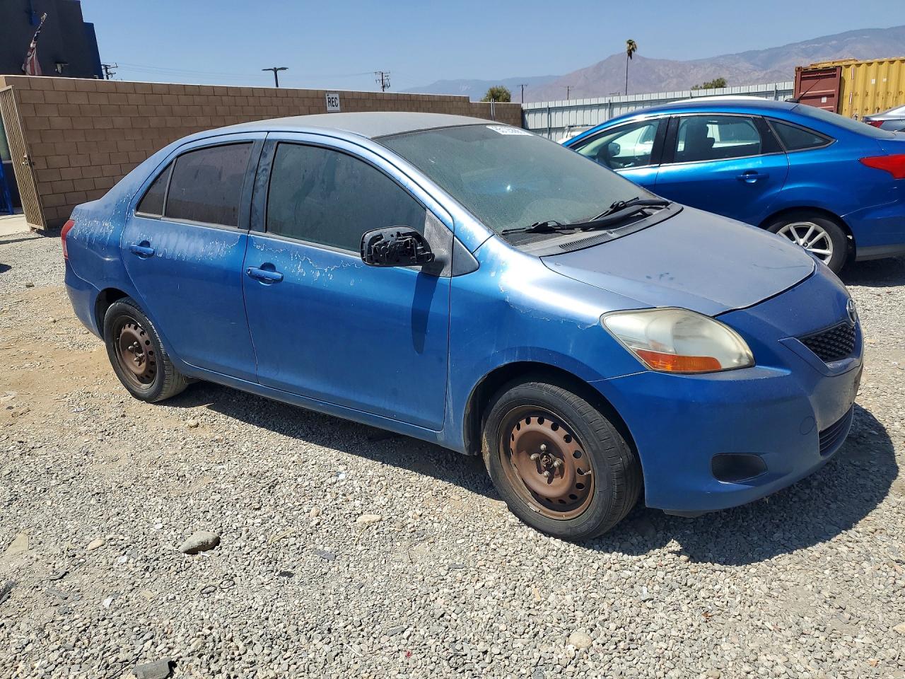 2010 Toyota Yaris Base Blue vin: JTDBT4K37A1374468