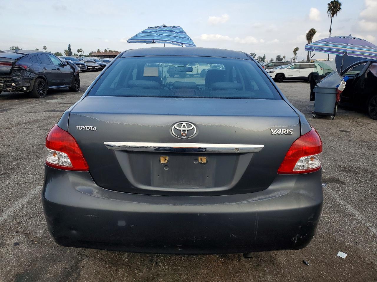 2010 Toyota Yaris Base Gray vin: JTDBT4K37A1397426