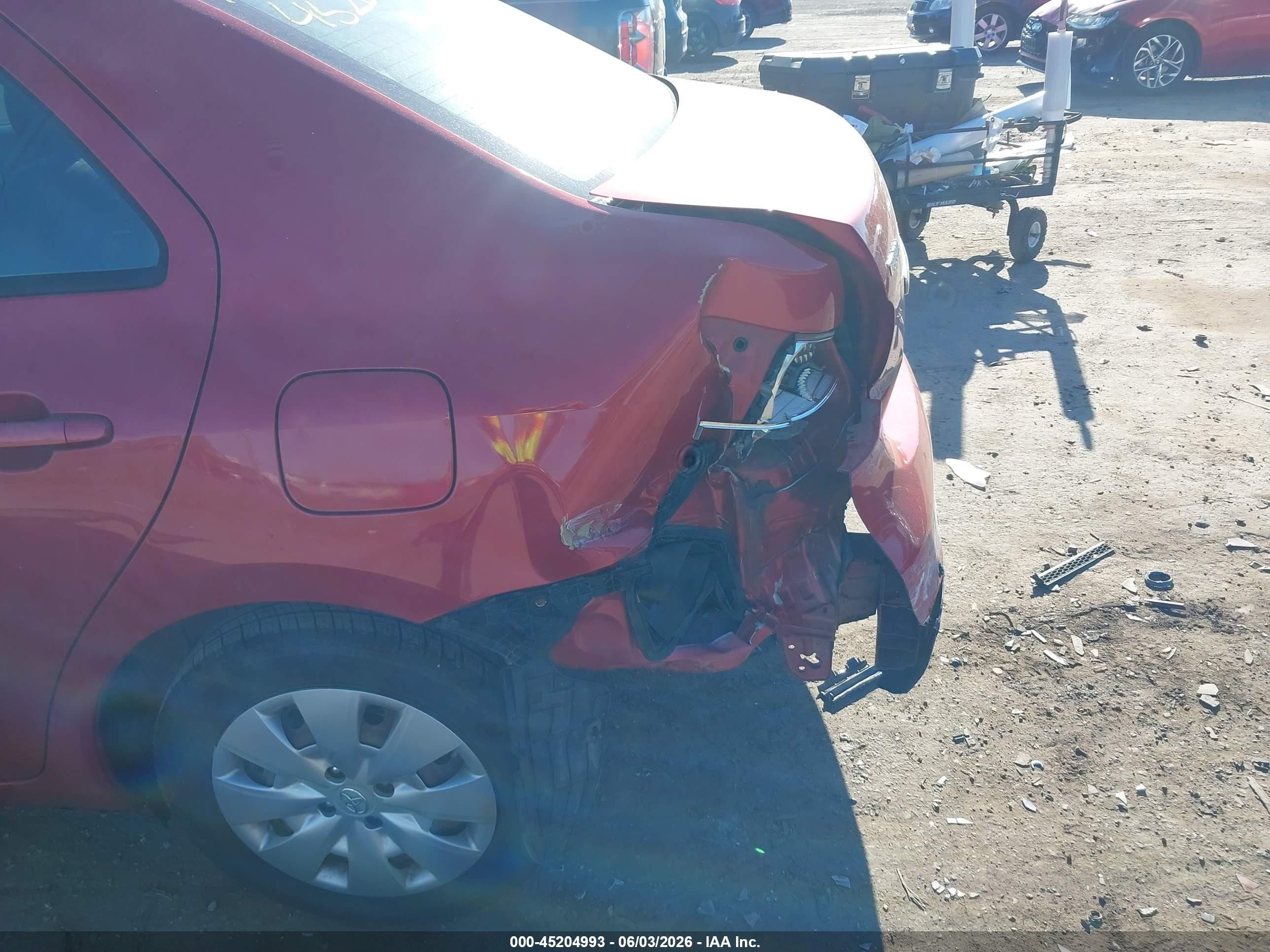 2010 Toyota Yaris   Red vin: JTDBT4K37A4063783