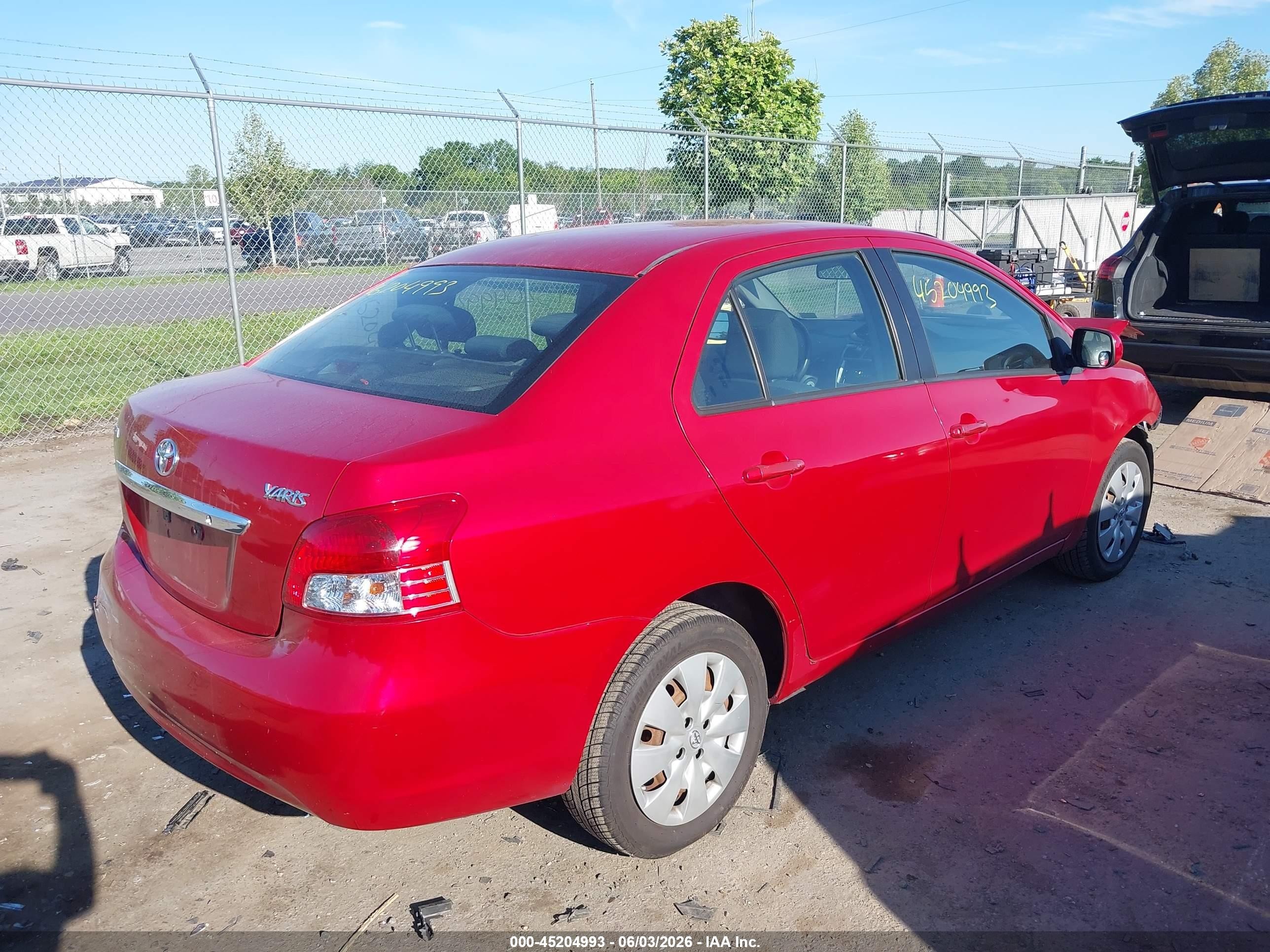 2010 Toyota Yaris   Red vin: JTDBT4K37A4063783