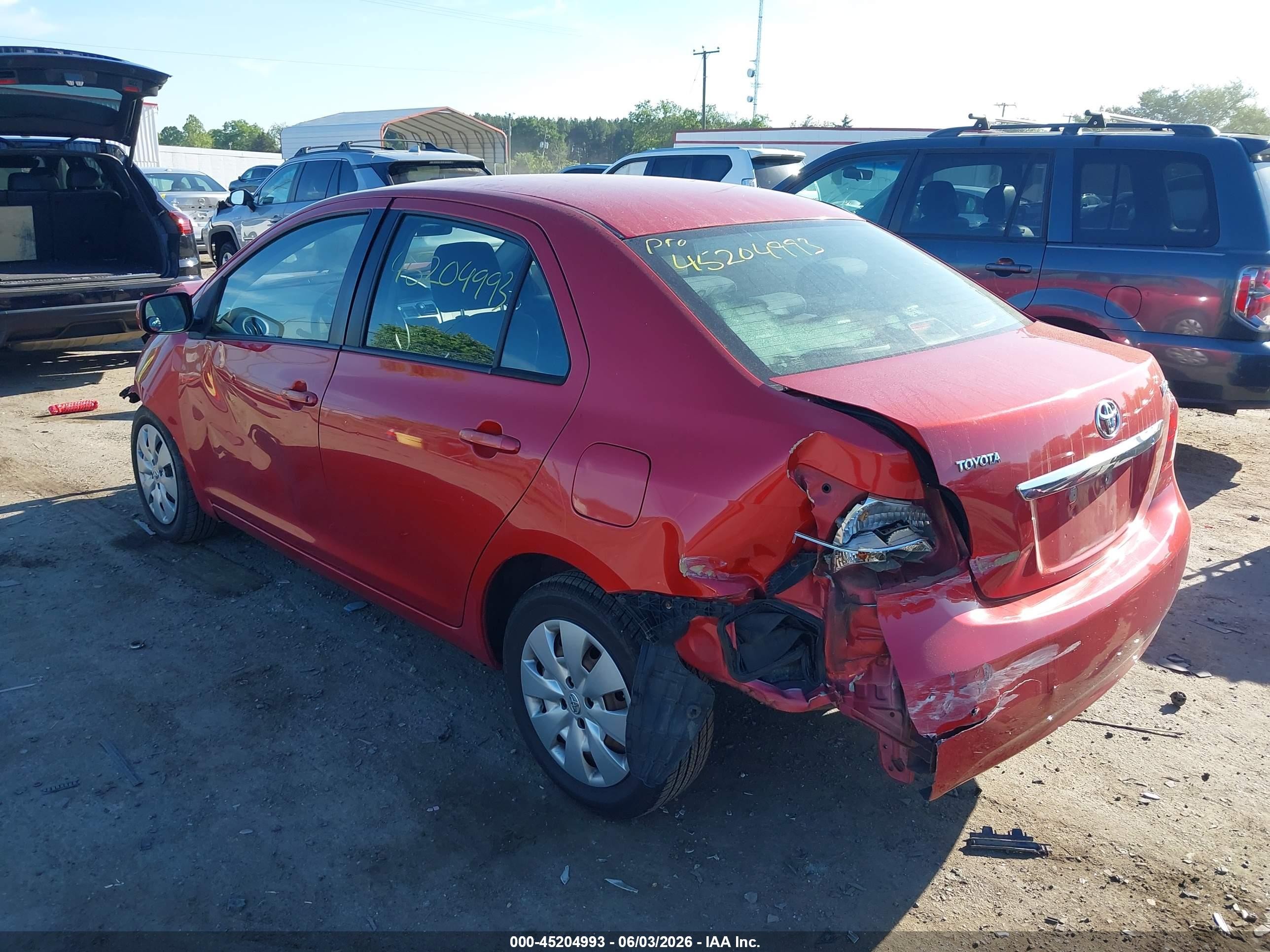 2010 Toyota Yaris   Red vin: JTDBT4K37A4063783