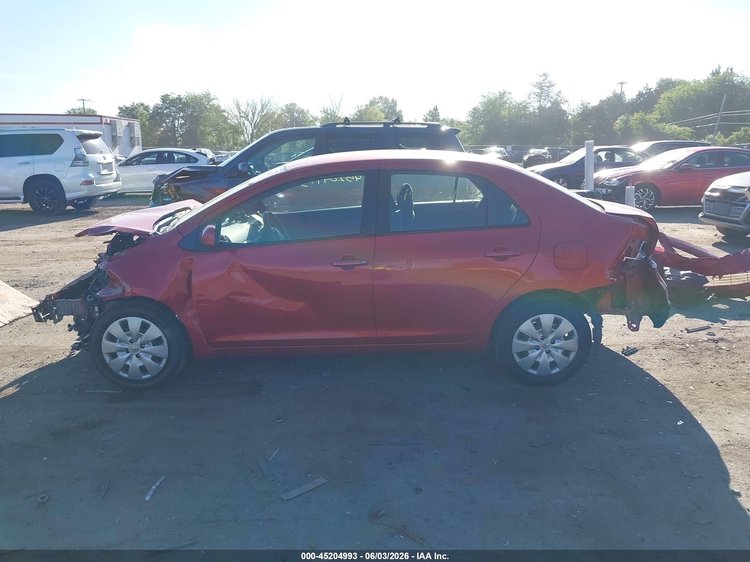2010 Toyota Yaris   Red vin: JTDBT4K37A4063783