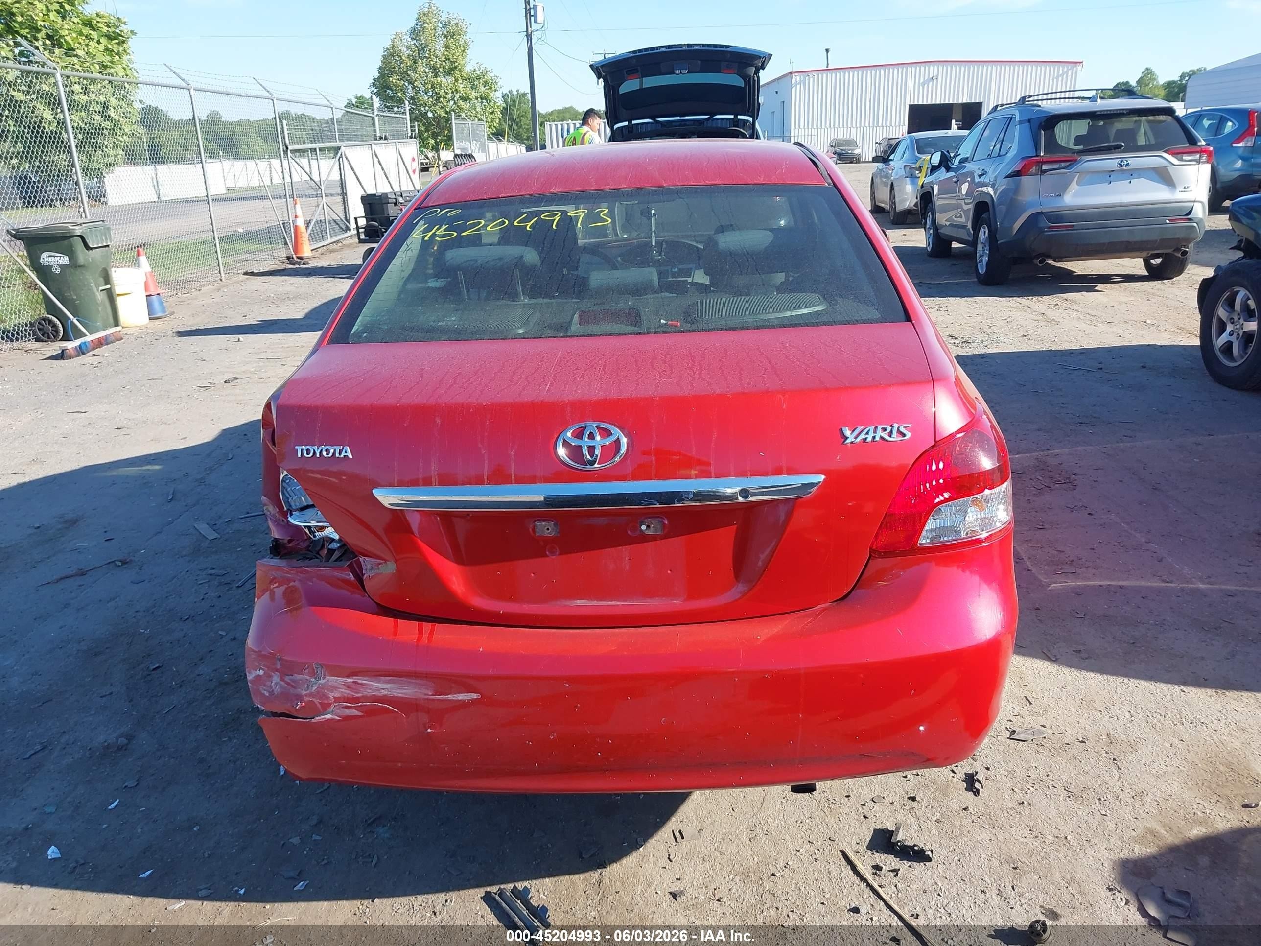 2010 Toyota Yaris   Red vin: JTDBT4K37A4063783