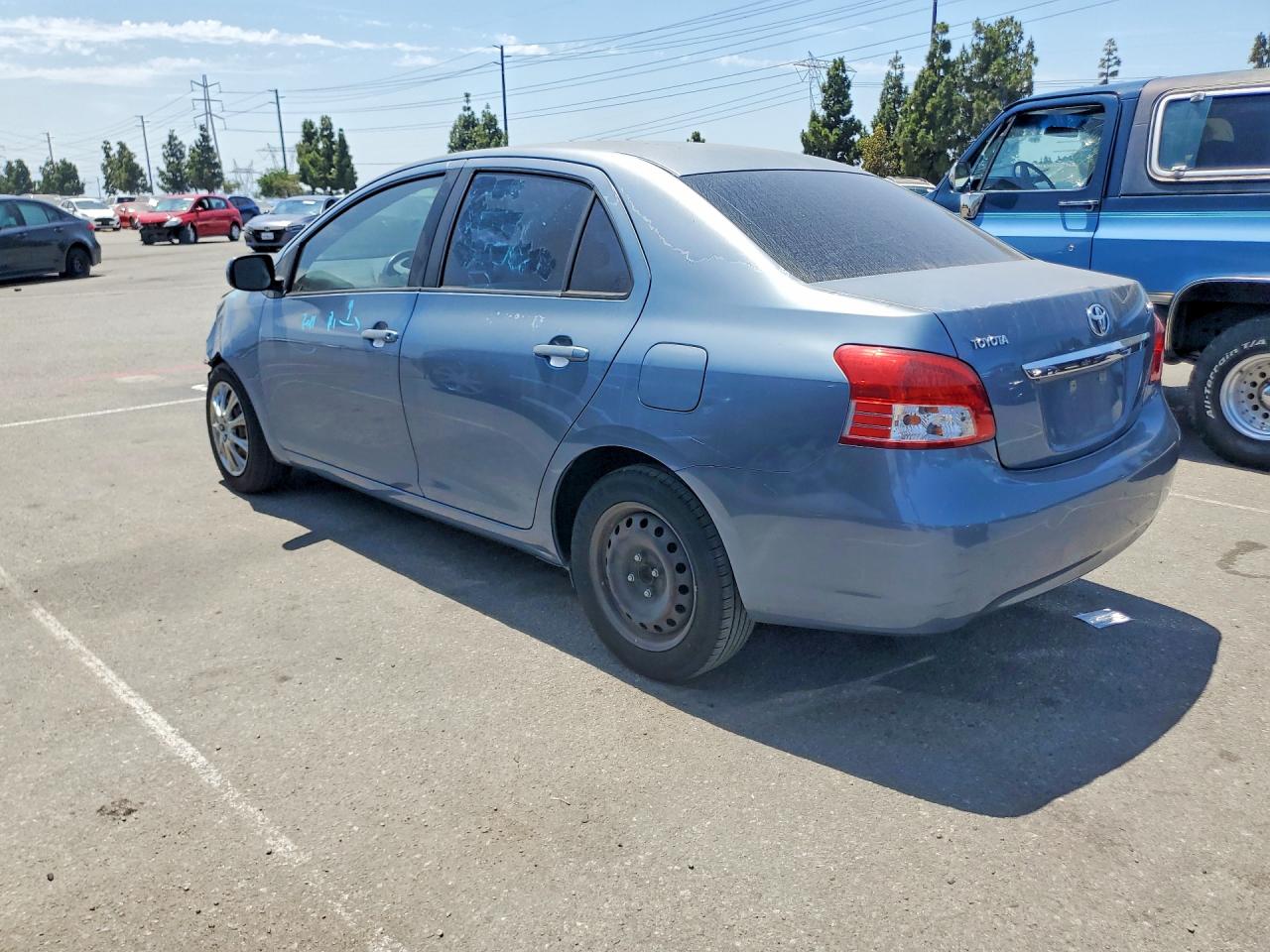 2010 Toyota Yaris Base Синий vin: JTDBT4K37A4069910