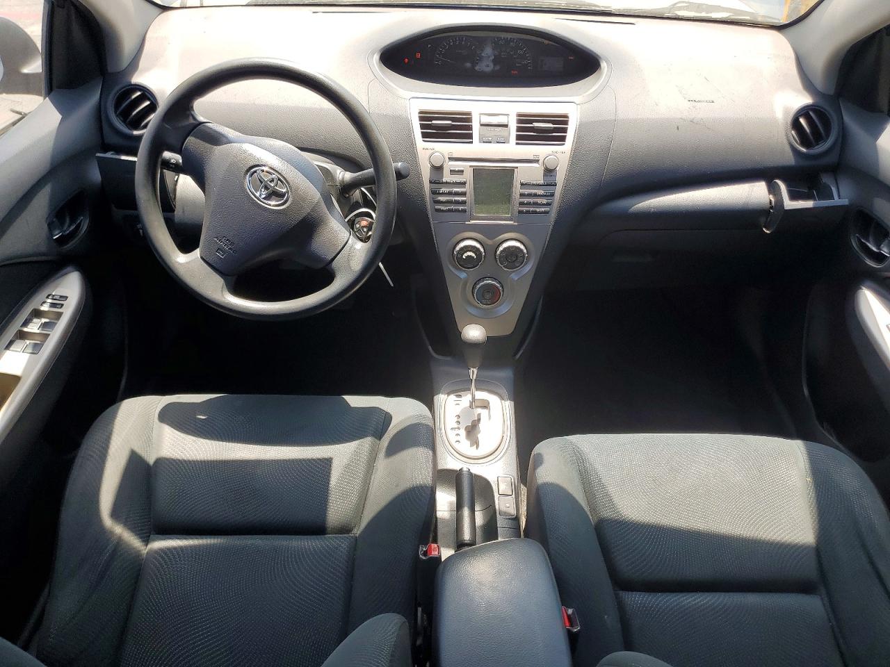 2010 Toyota Yaris Base Синий vin: JTDBT4K37A4069910