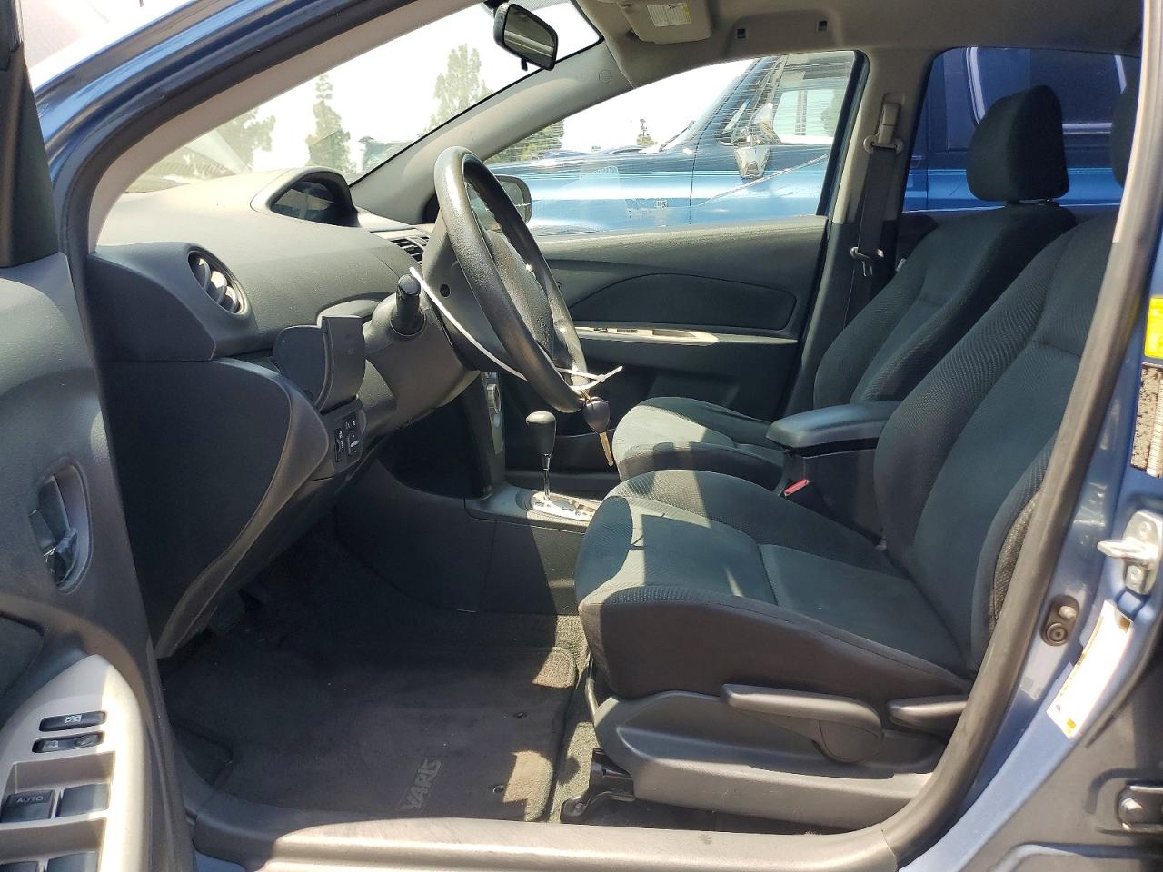 2010 Toyota Yaris Base Синий vin: JTDBT4K37A4069910