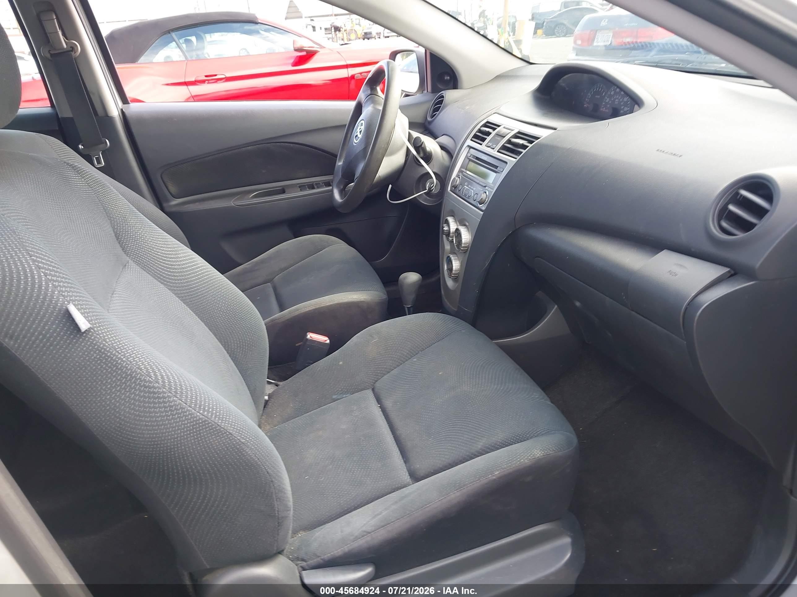 2012 Toyota Yaris   Silver vin: JTDBT4K37C1417385