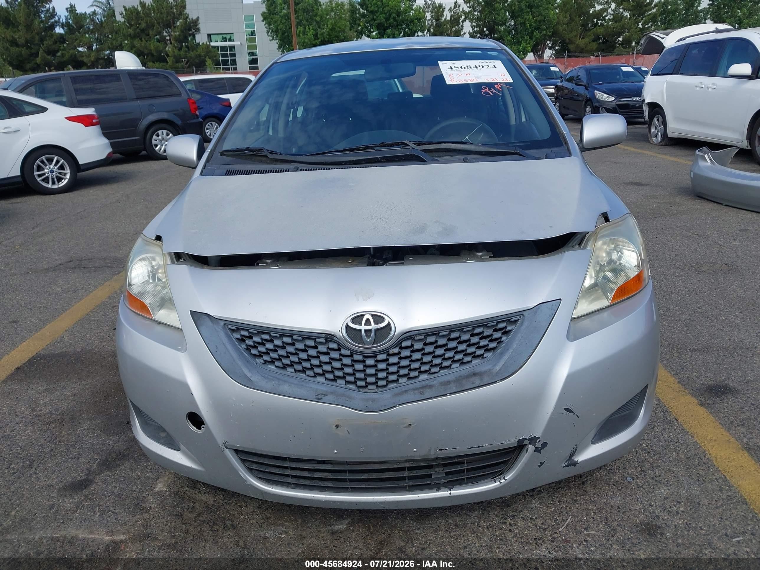2012 Toyota Yaris   Silver vin: JTDBT4K37C1417385