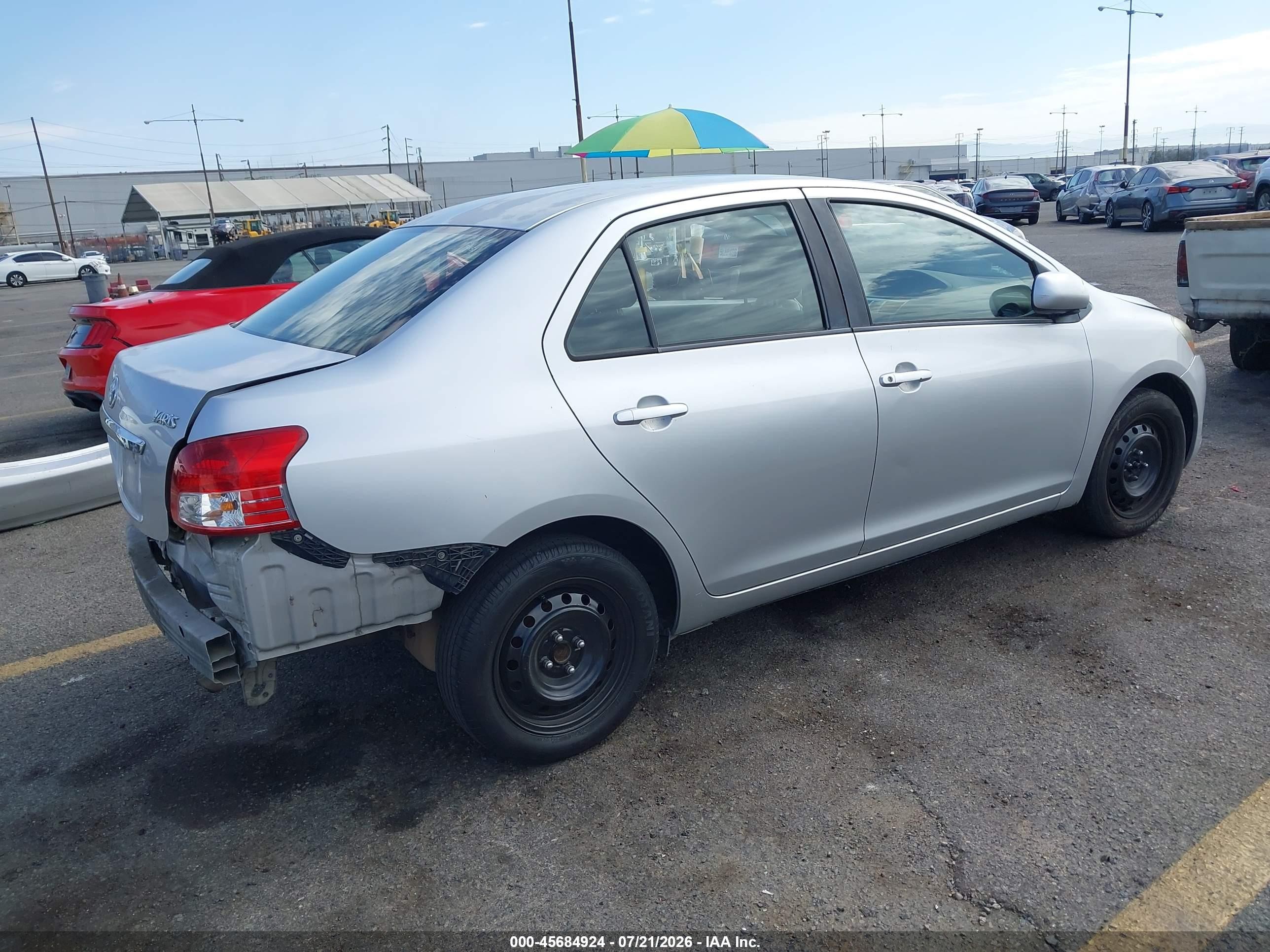 2012 Toyota Yaris   Silver vin: JTDBT4K37C1417385