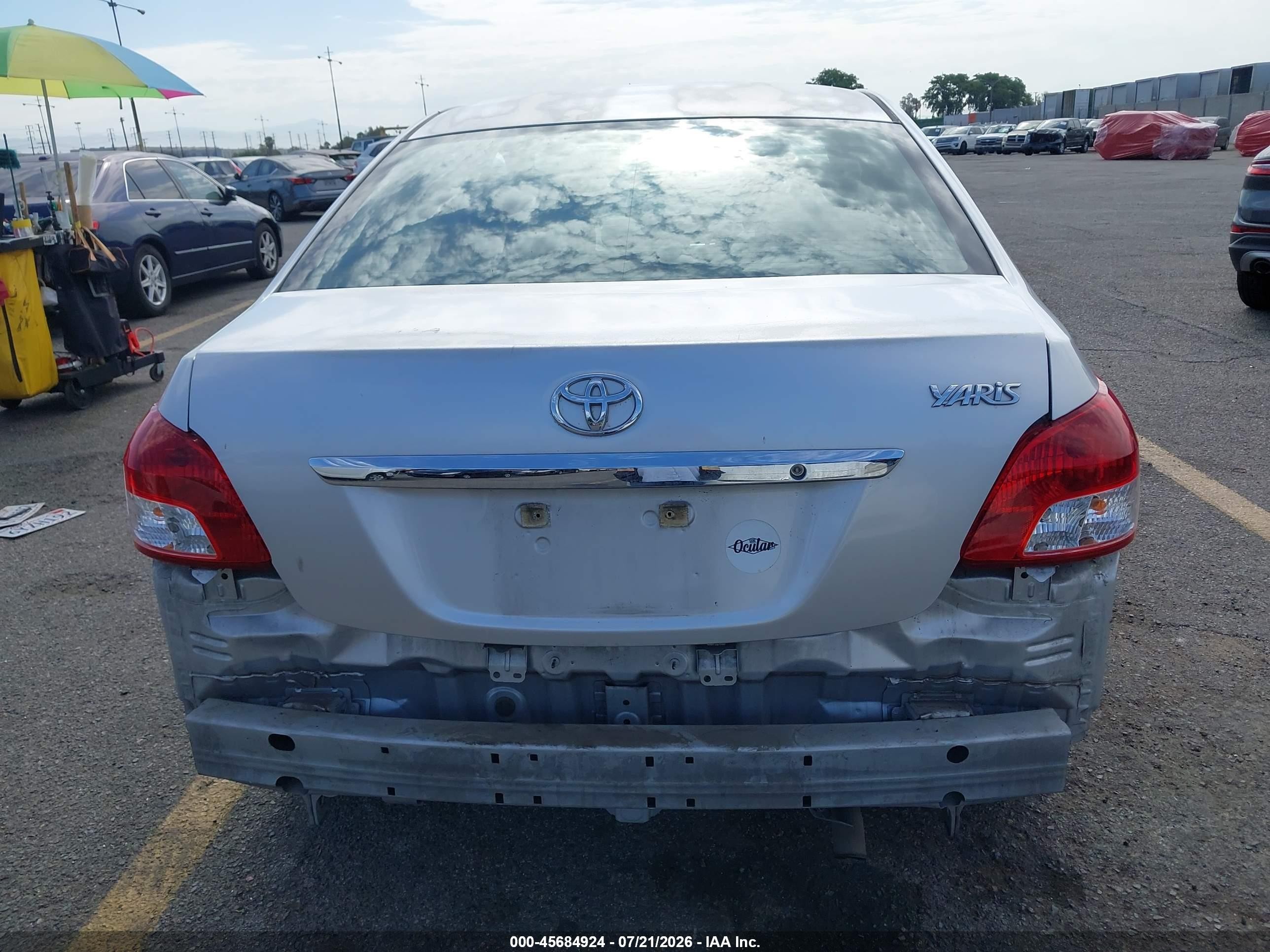 2012 Toyota Yaris   Silver vin: JTDBT4K37C1417385