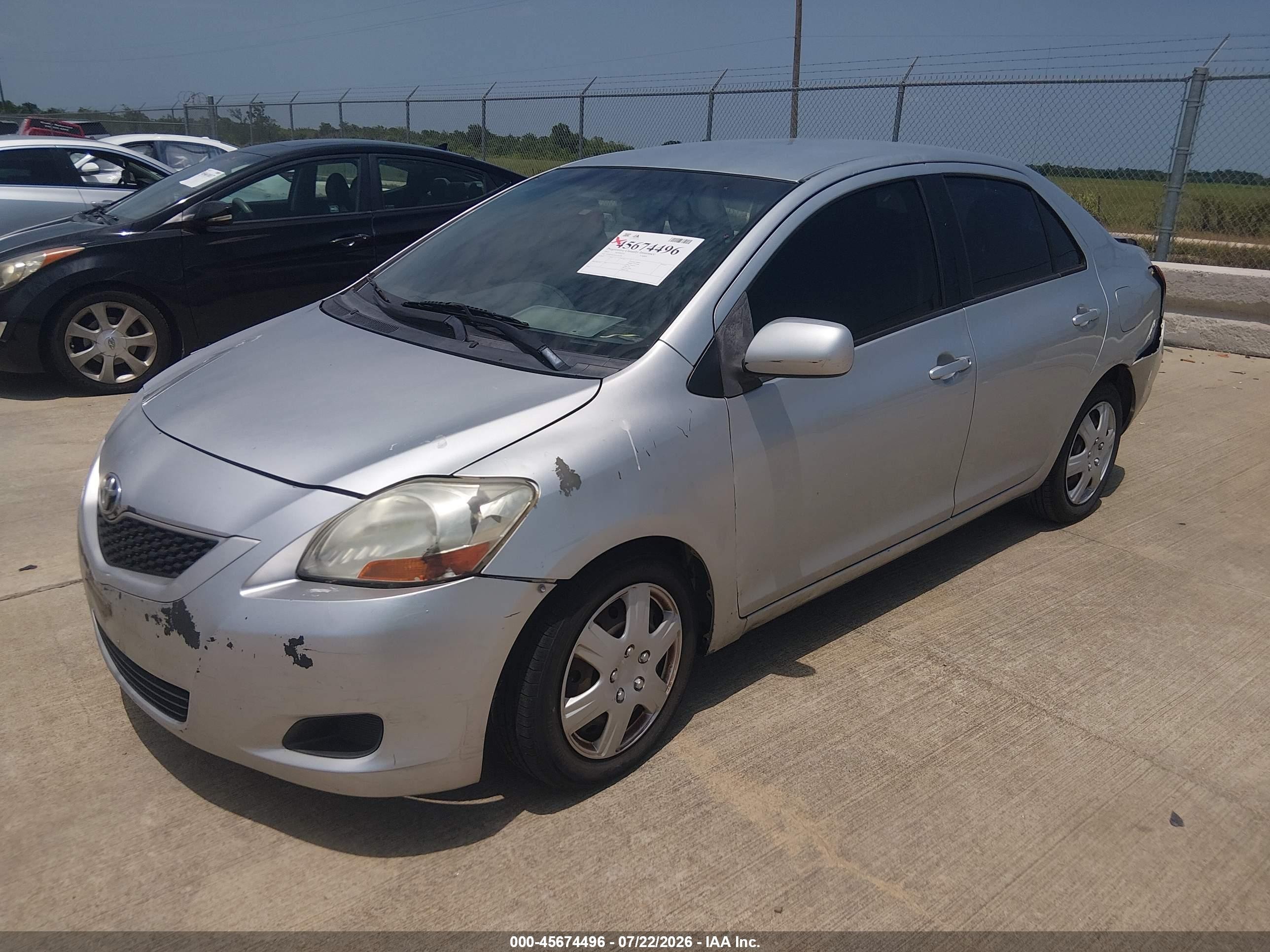 2012 Toyota Yaris   Серебряный vin: JTDBT4K37CL014186