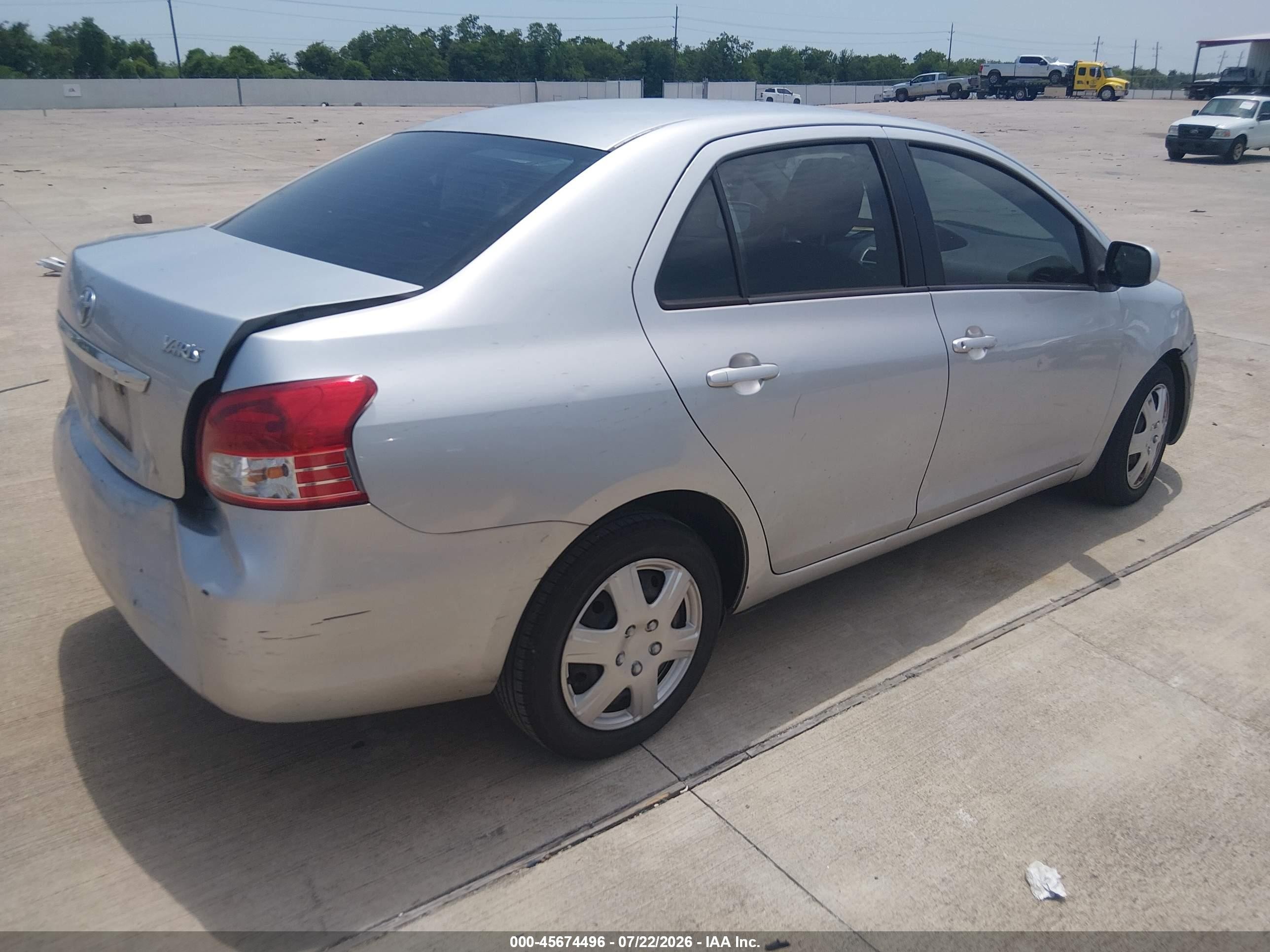 2012 Toyota Yaris   Серебряный vin: JTDBT4K37CL014186