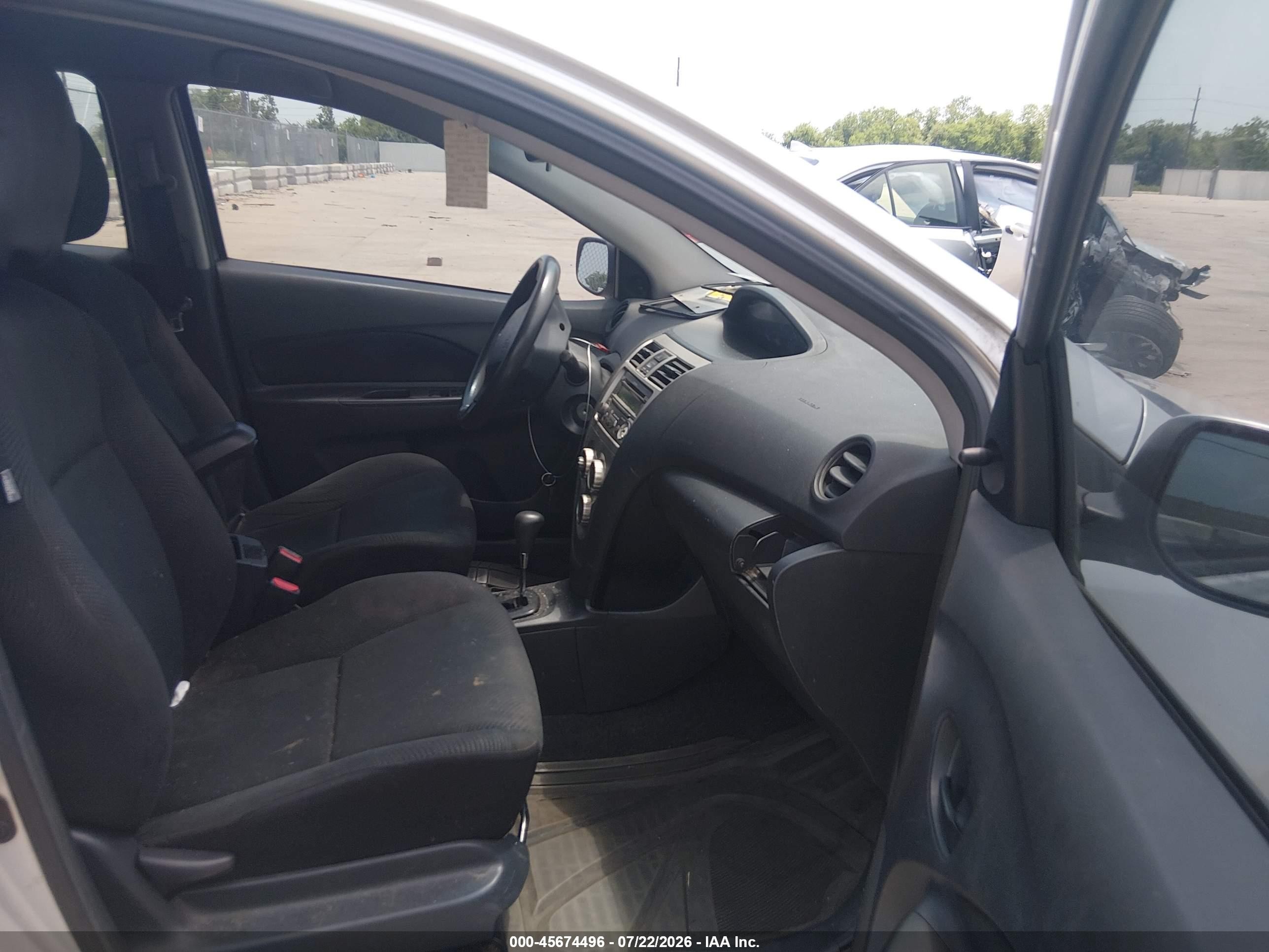 2012 Toyota Yaris   Серебряный vin: JTDBT4K37CL014186