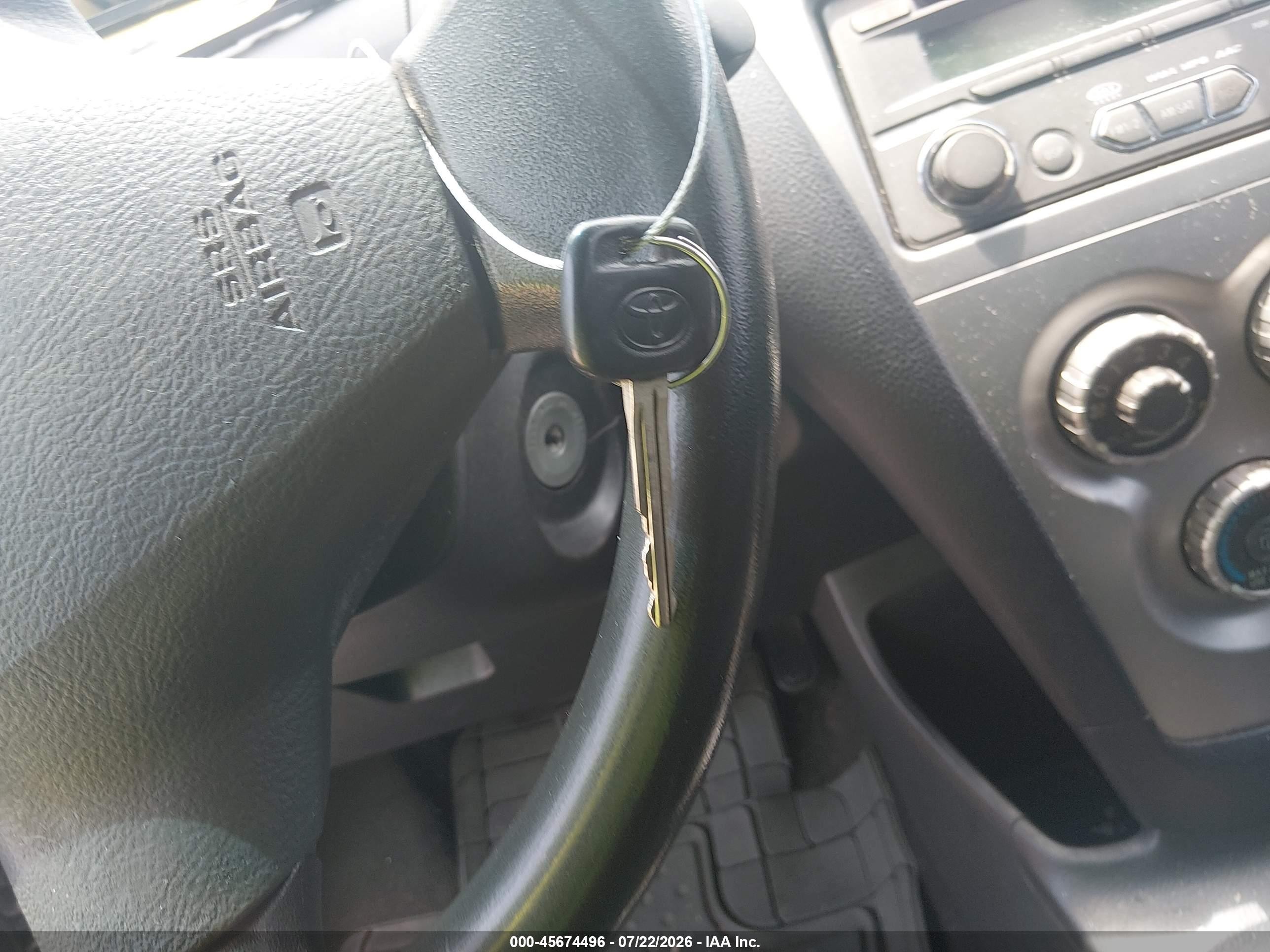 2012 Toyota Yaris   Серебряный vin: JTDBT4K37CL014186