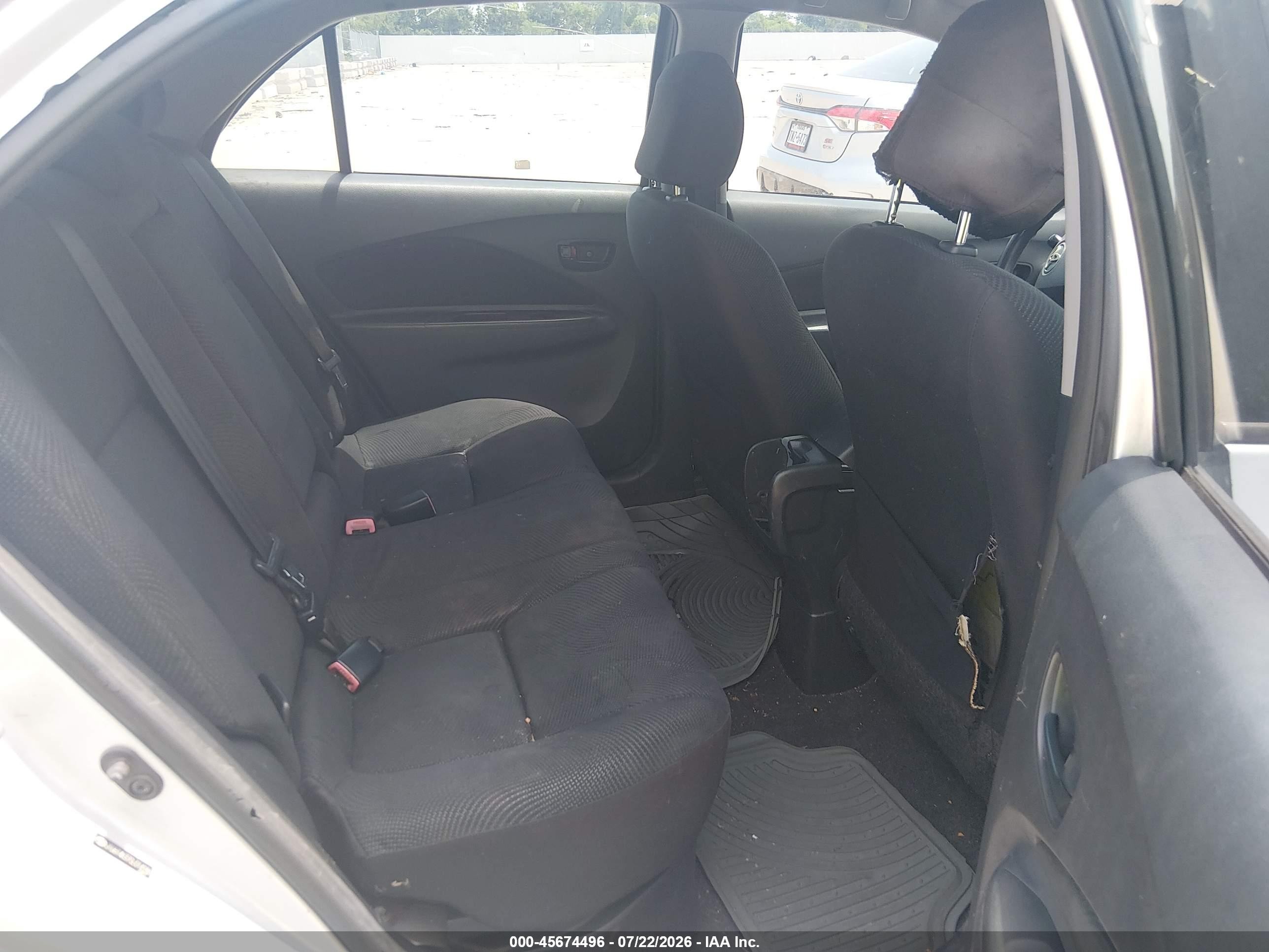 2012 Toyota Yaris   Серебряный vin: JTDBT4K37CL014186