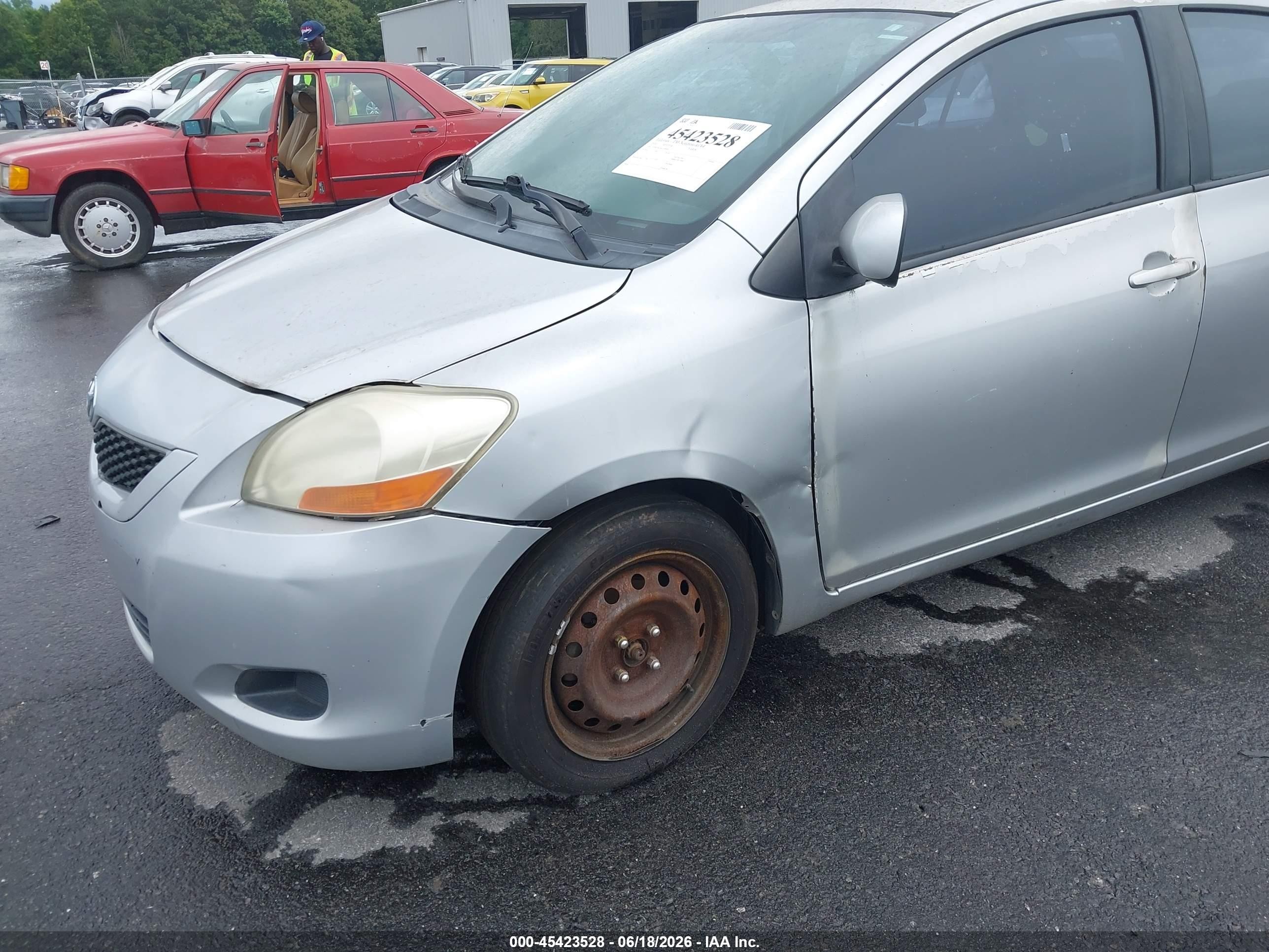2010 Toyota Yaris   Silver vin: JTDBT4K38A1369408