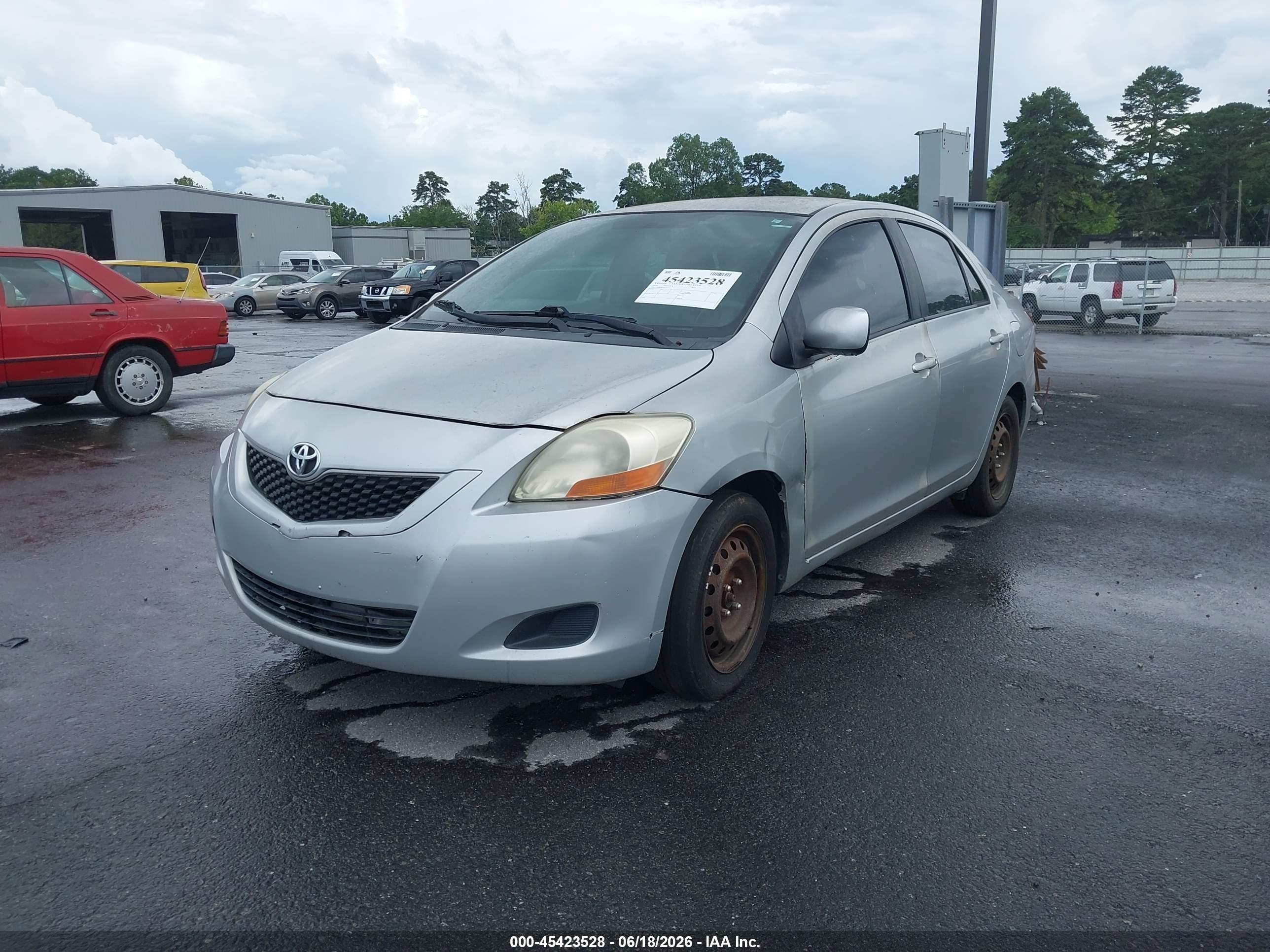 2010 Toyota Yaris   Silver vin: JTDBT4K38A1369408